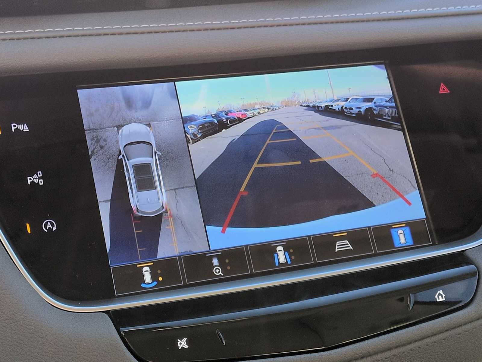 Thumbnail: 2025 Cadillac XT5 - 32