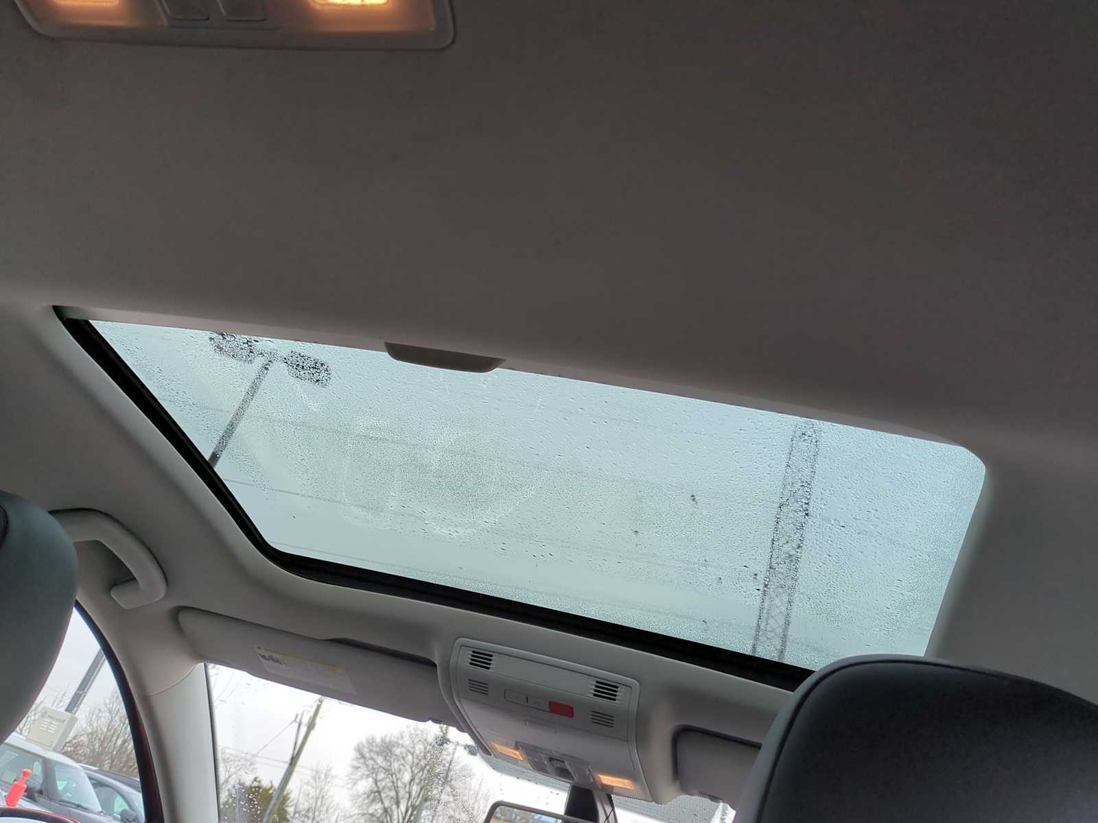 Thumbnail: 2017 Volkswagen Golf - 21