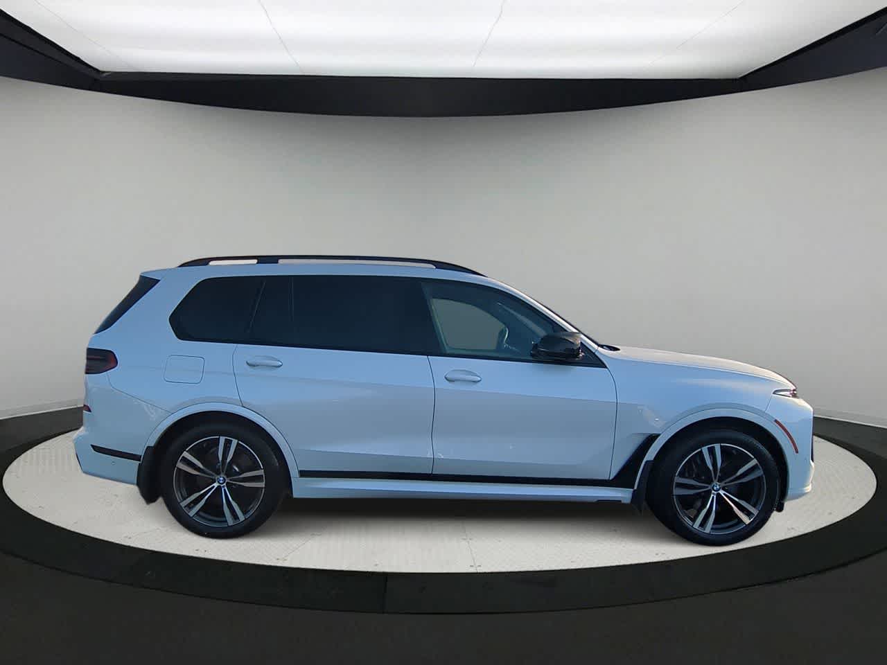 Thumbnail: 2023 BMW X7 - 9