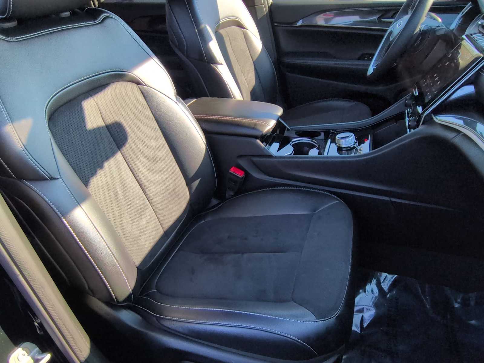 Thumbnail: 2023 Jeep Grand Cherokee - 21