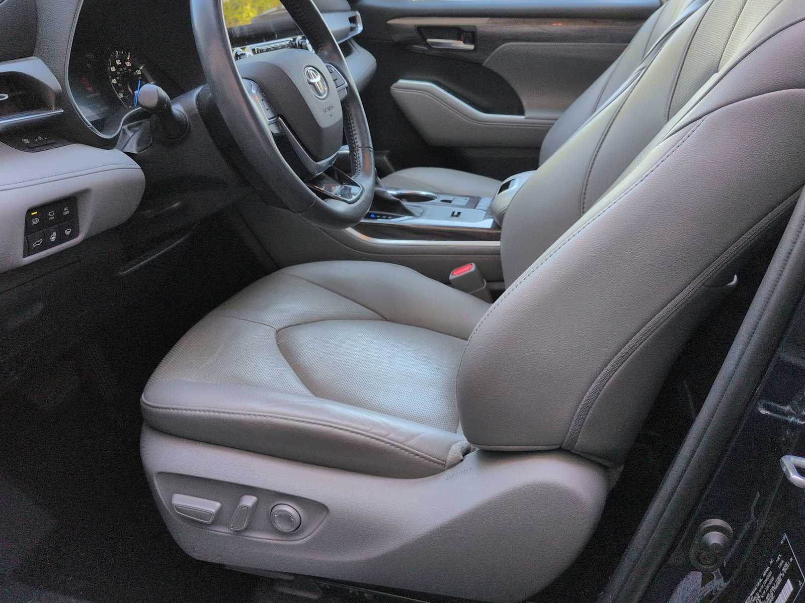 Thumbnail: 2021 Toyota Highlander - 17