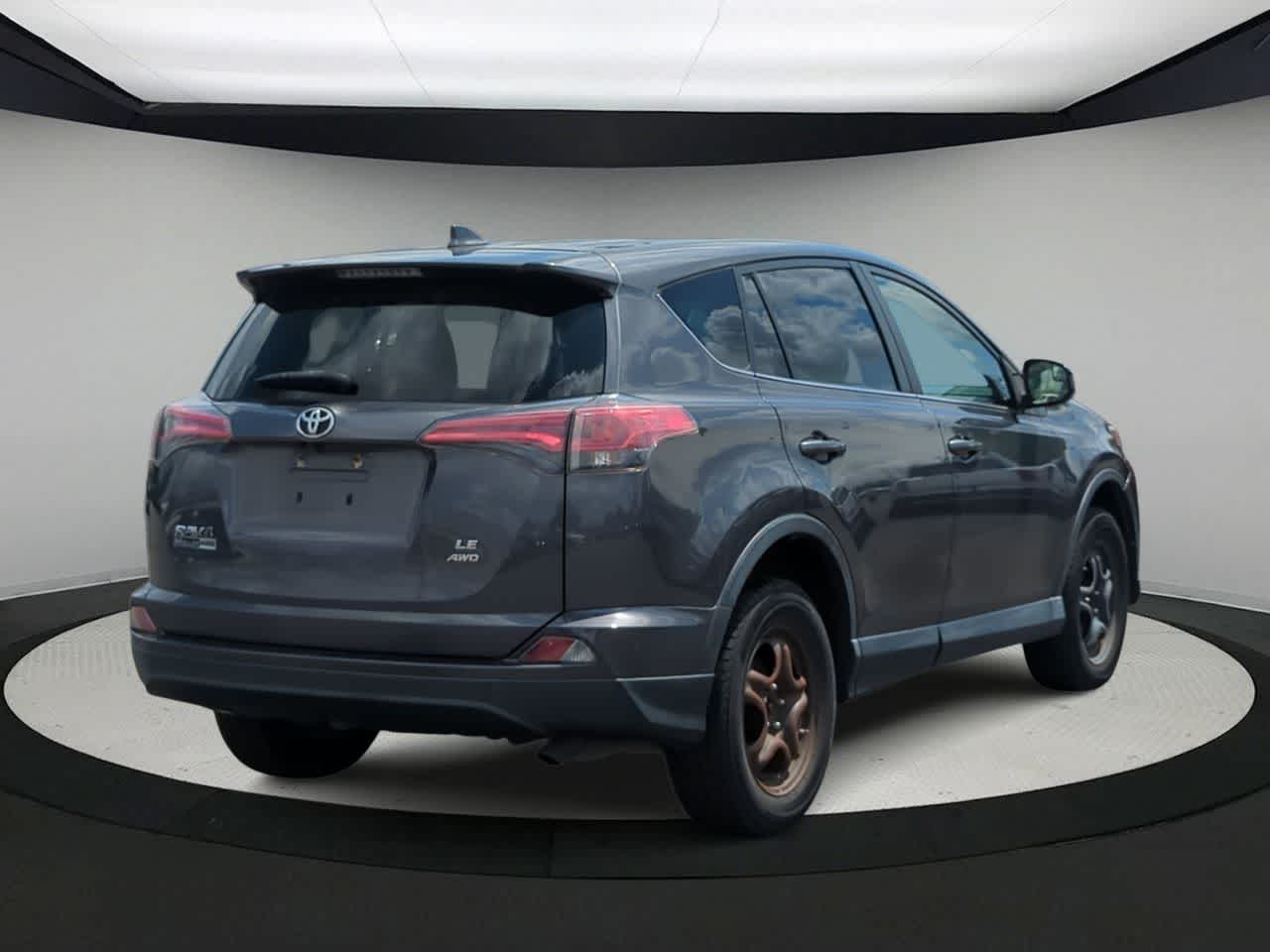 Thumbnail: 2018 Toyota RAV4 - 7