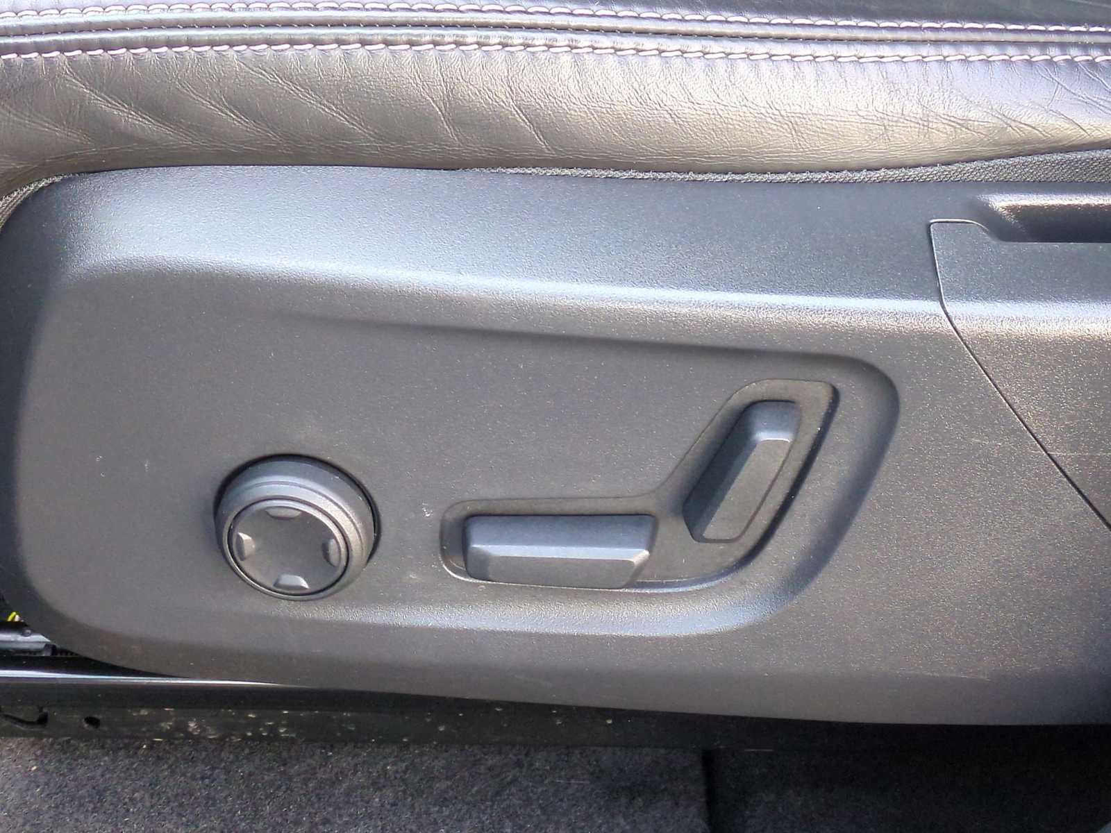 Thumbnail: 2021 Volvo XC40 - 17