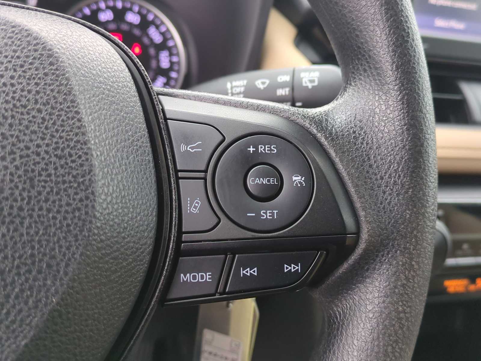 Thumbnail: 2022 Toyota RAV4 - 21