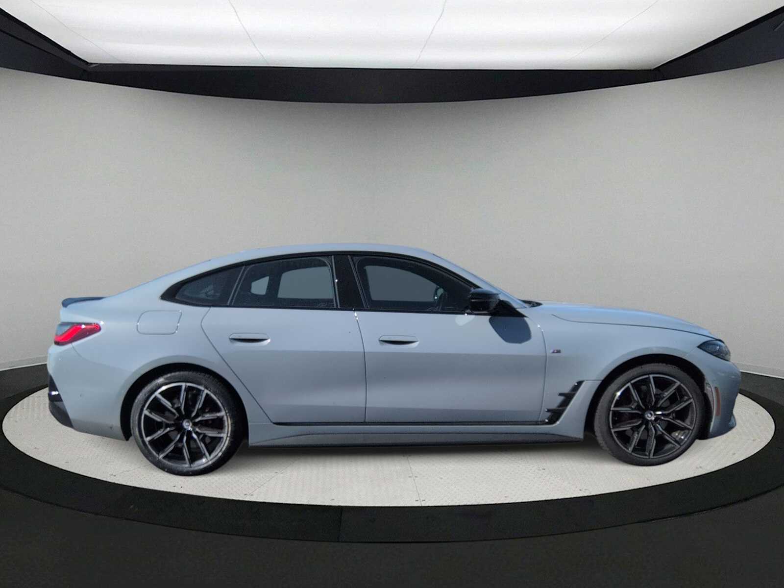 Thumbnail: 2023 BMW i4 - 9