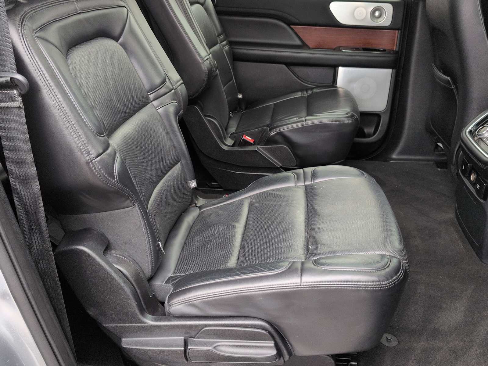 Thumbnail: 2020 Lincoln Navigator L - 21