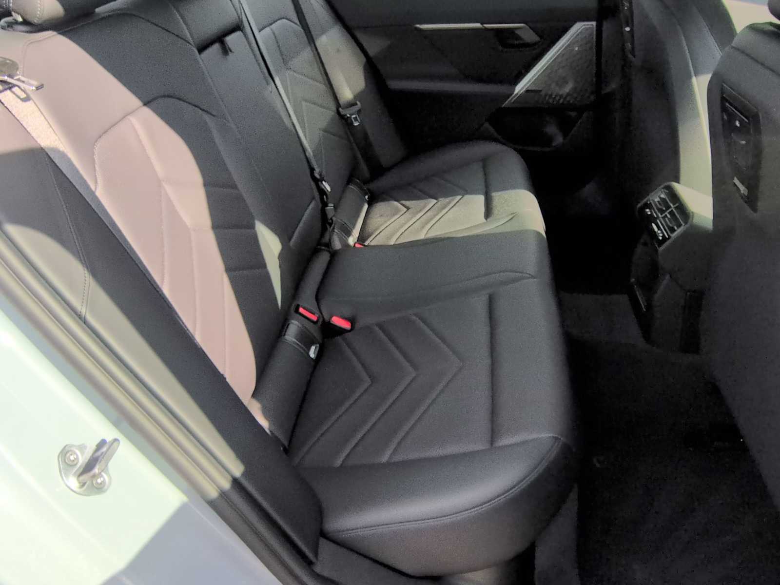 Thumbnail: 2025 BMW i5 - 22