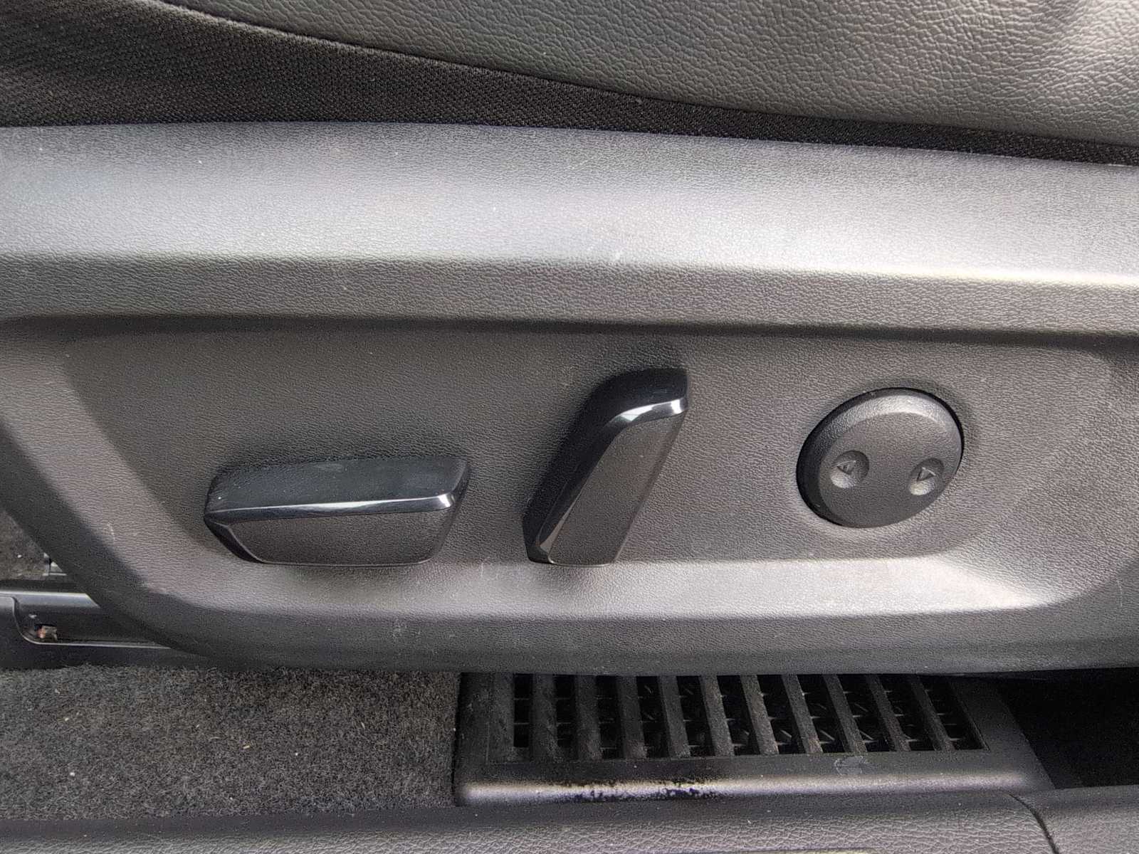 Thumbnail: 2022 Nissan Rogue - 18