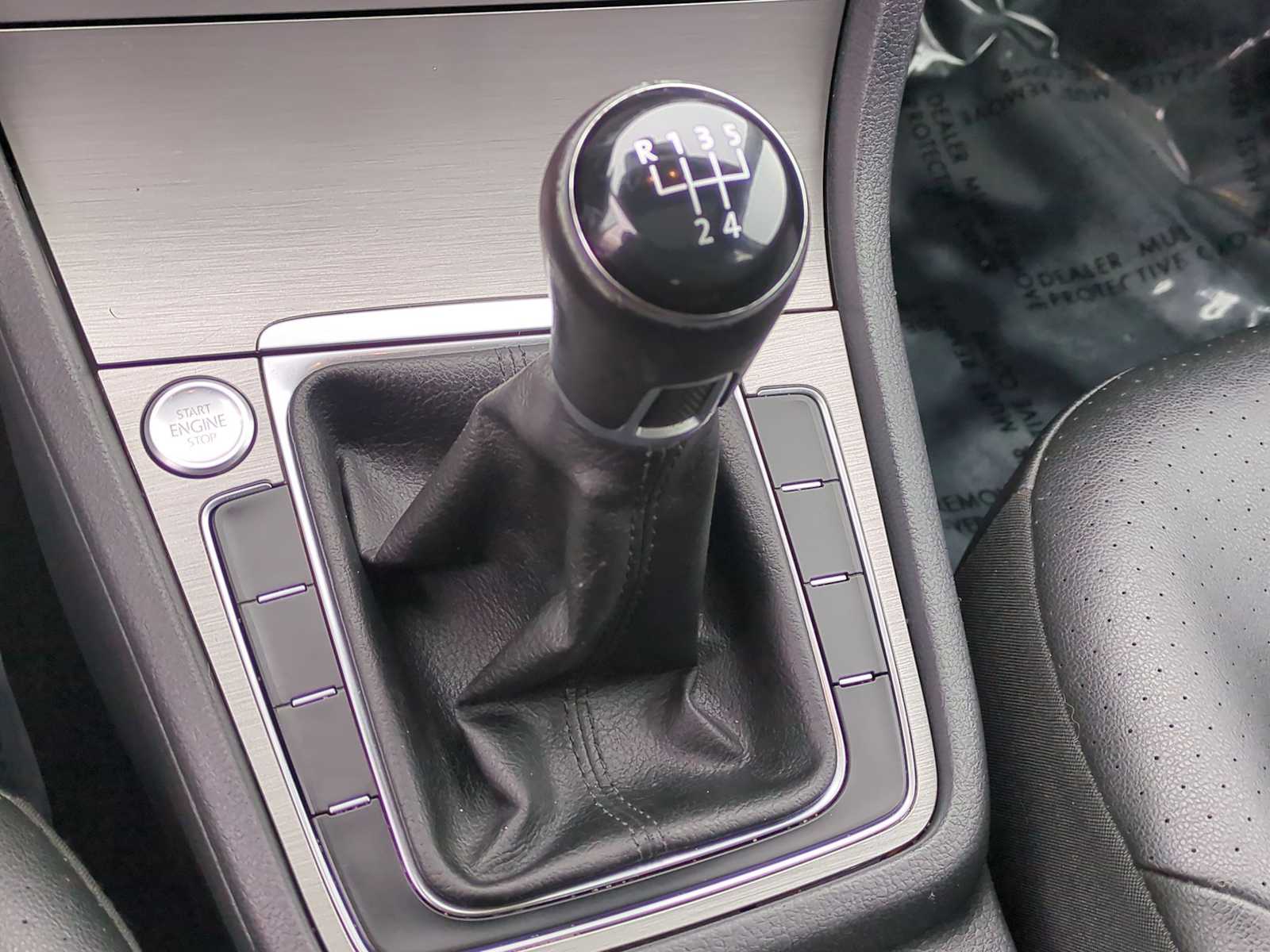 Thumbnail: 2017 Volkswagen Golf - 30