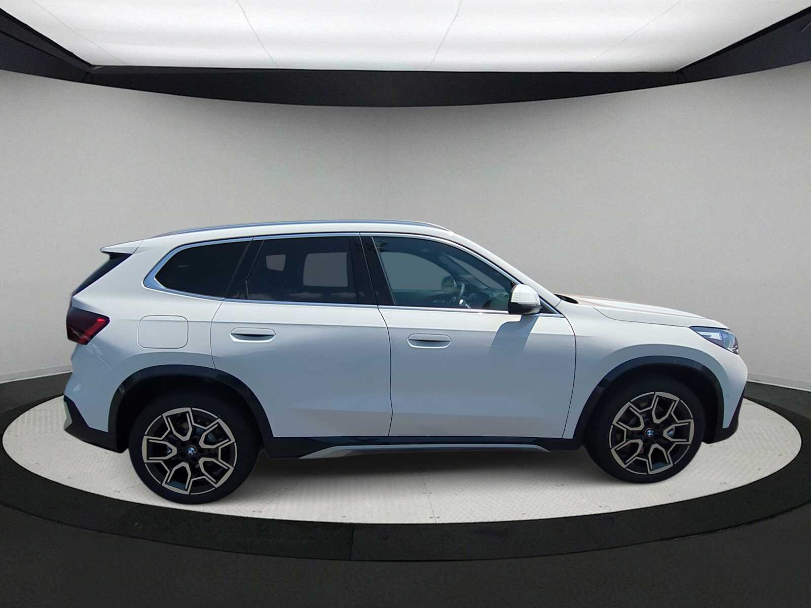 Thumbnail: 2025 BMW X1 - 9