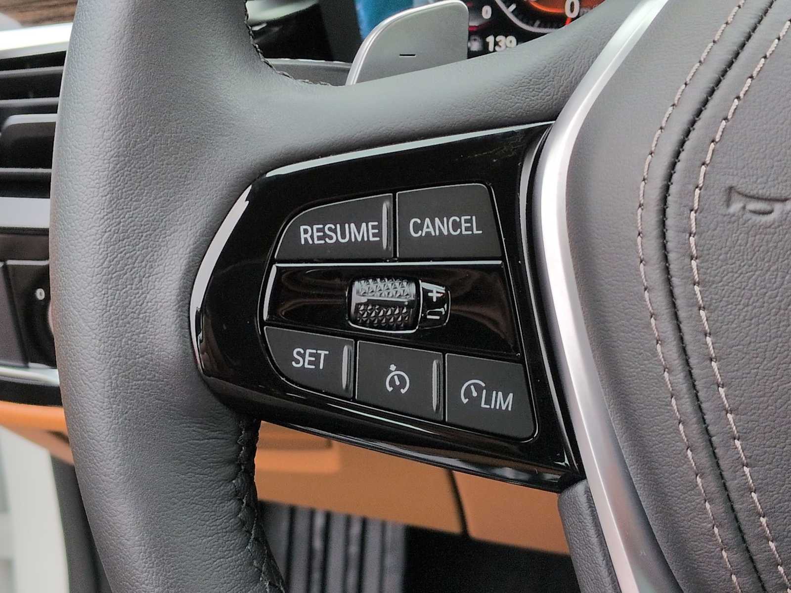 Thumbnail: 2023 BMW 5 Series - 24