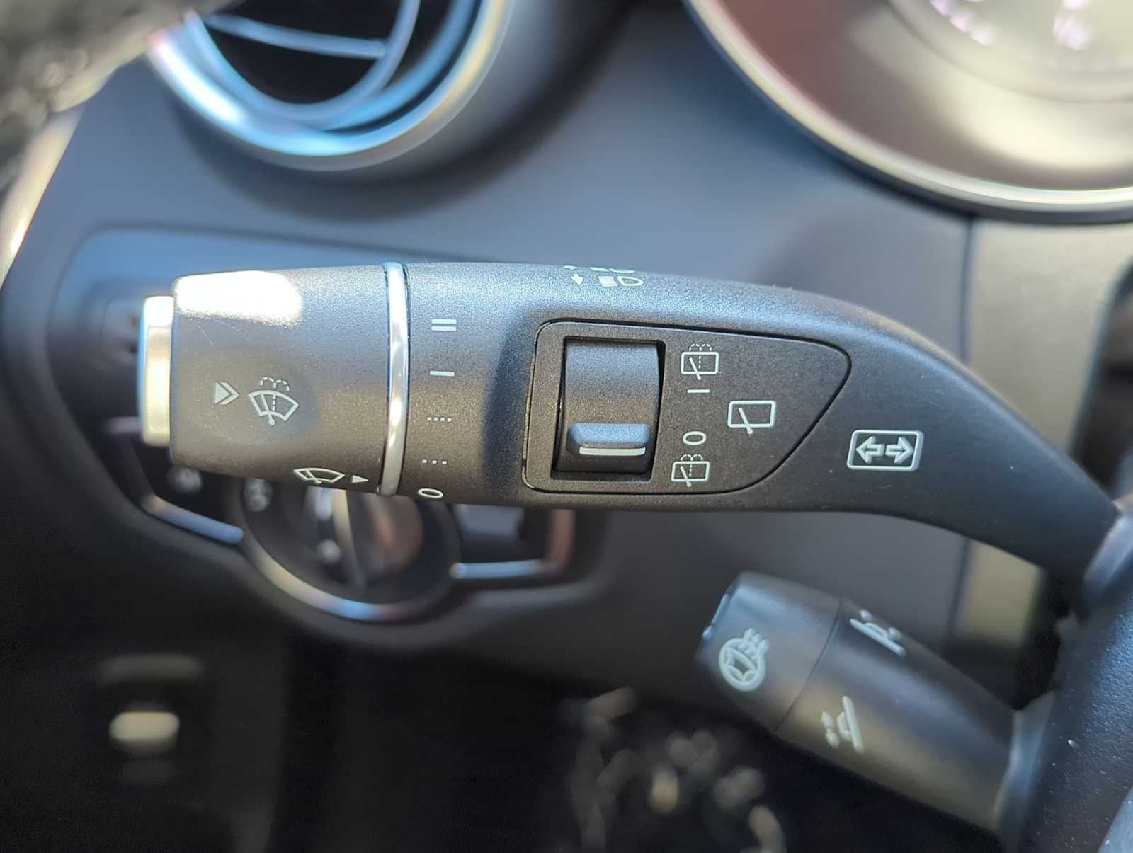 Thumbnail: 2022 Mercedes-Benz GLC - 26