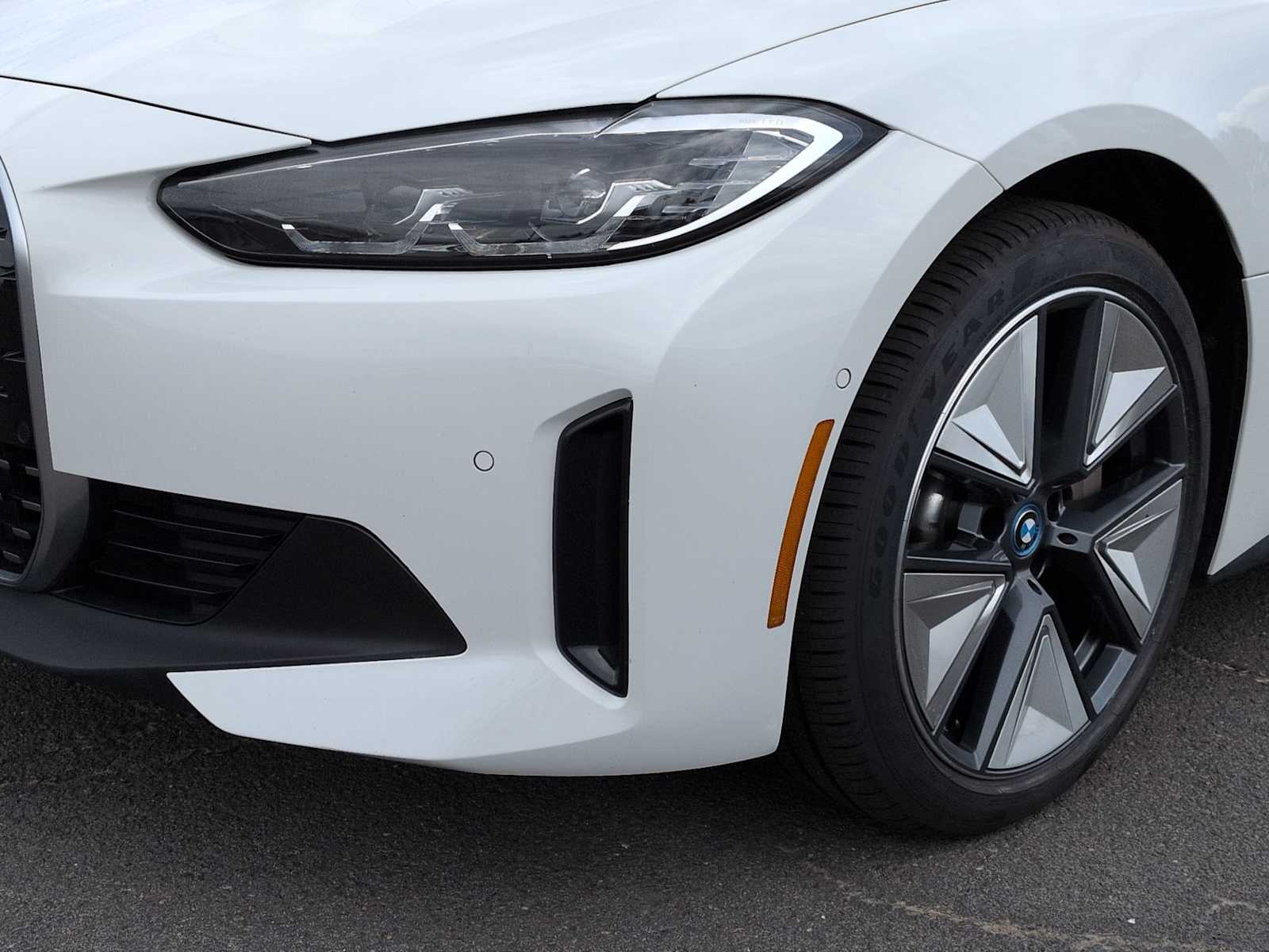 Thumbnail: 2023 BMW i4 - 11