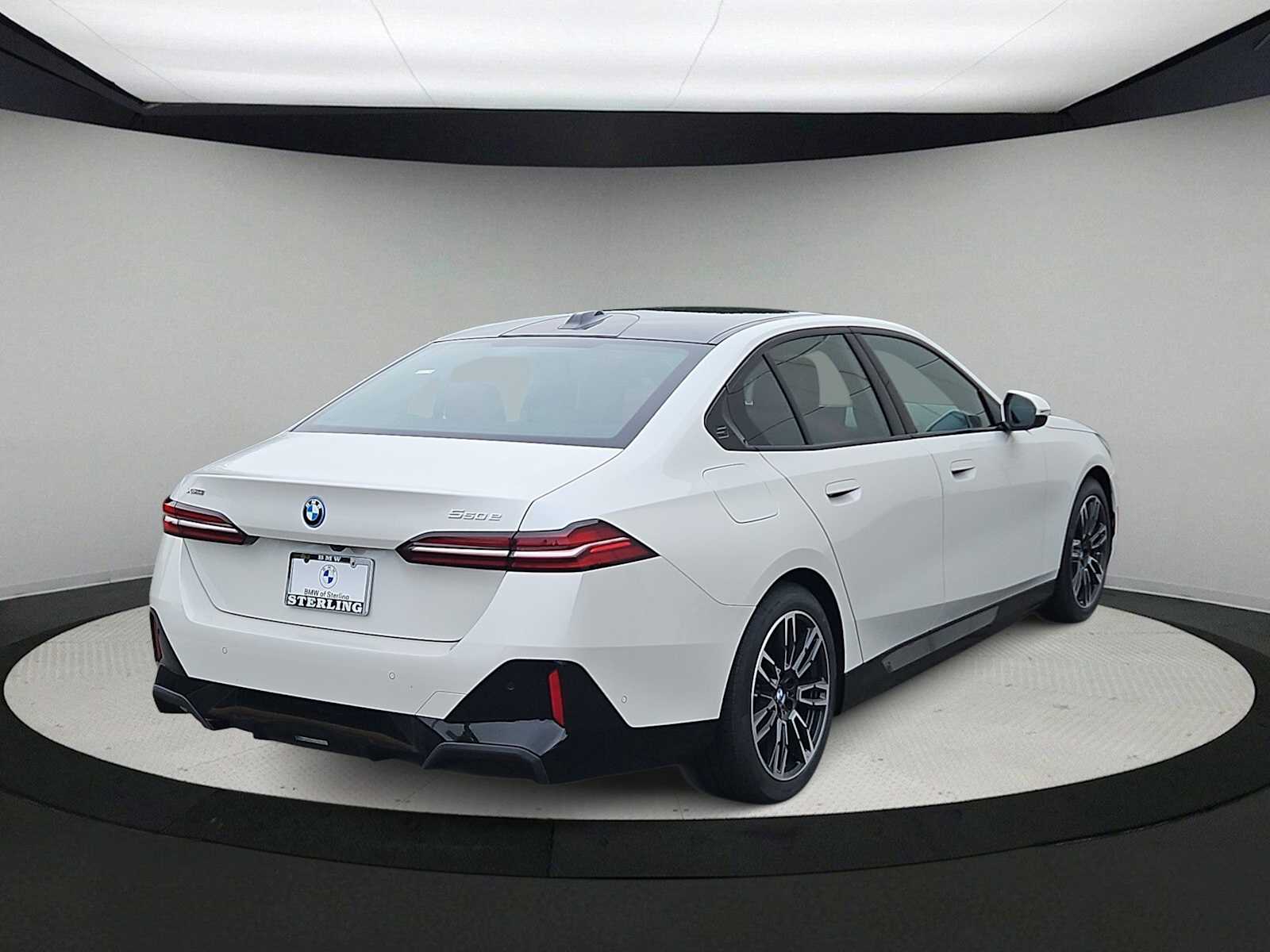 Thumbnail: 2026 BMW 5 Series - 8