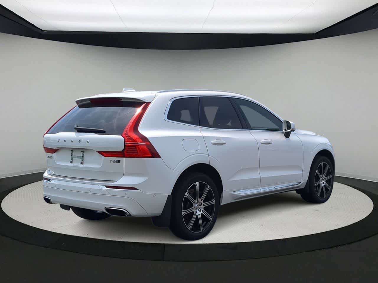 Thumbnail: 2019 Volvo XC60 - 8