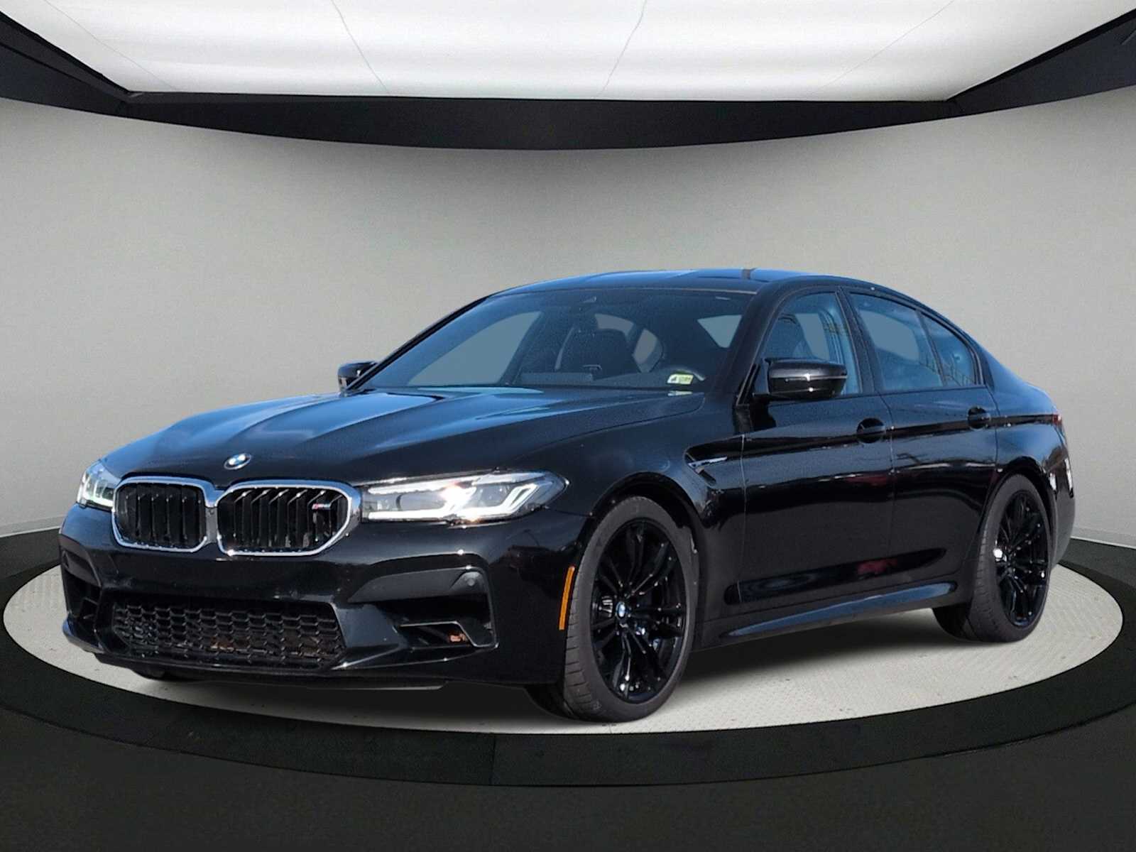Thumbnail: 2023 BMW M5 - 4