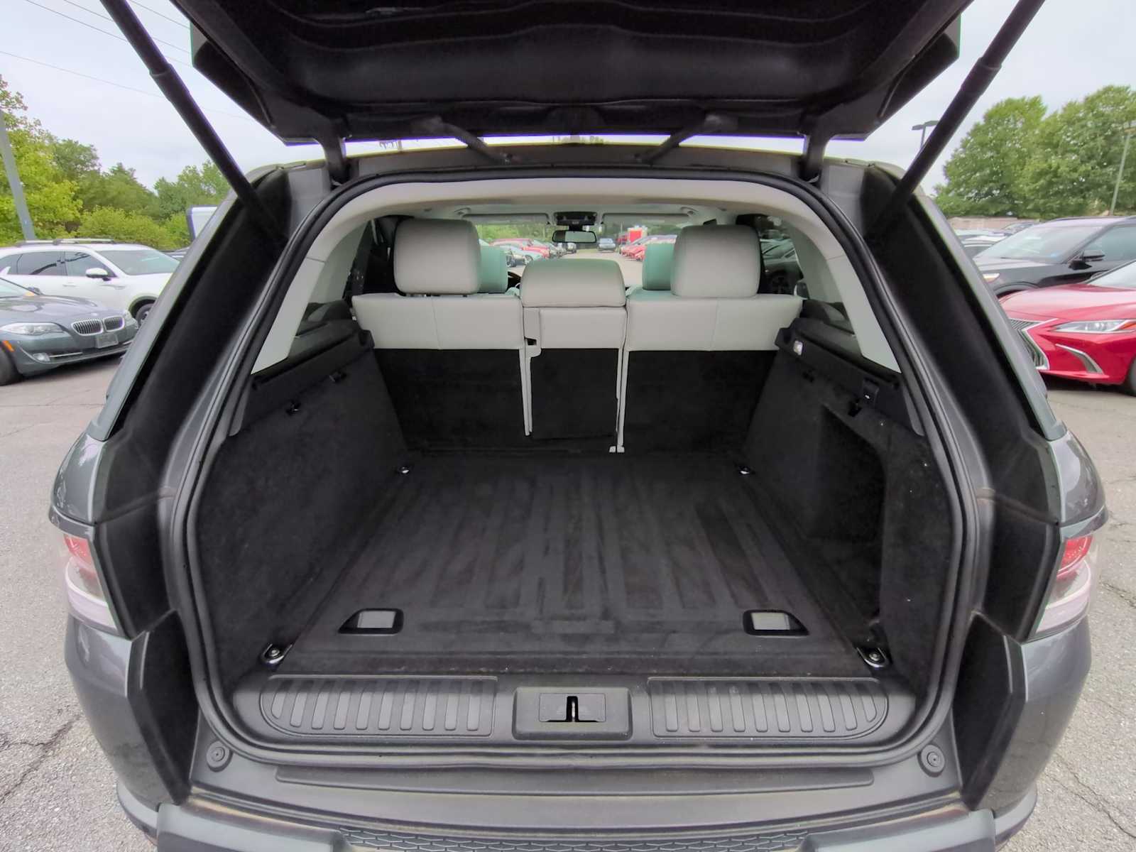 Thumbnail: 2016 Land Rover Range Rover Sport - 37