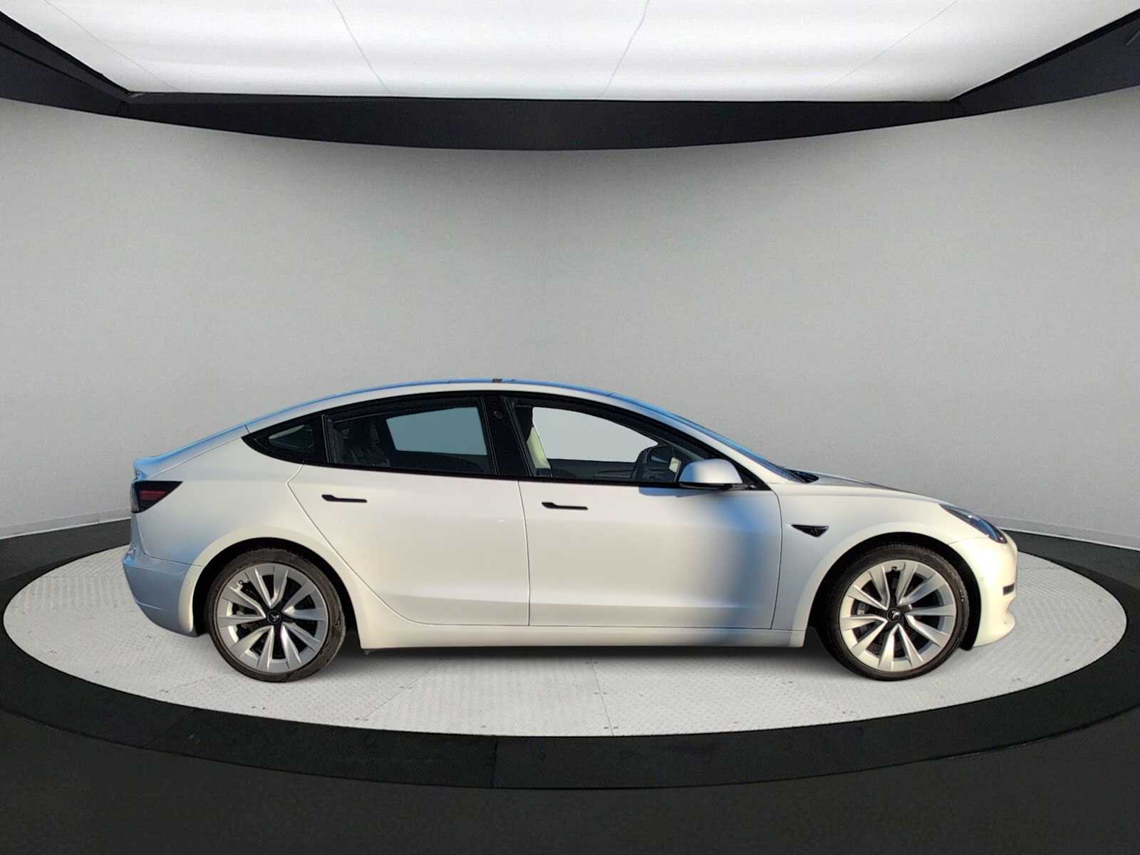 Thumbnail: 2021 Tesla Model 3 - 9