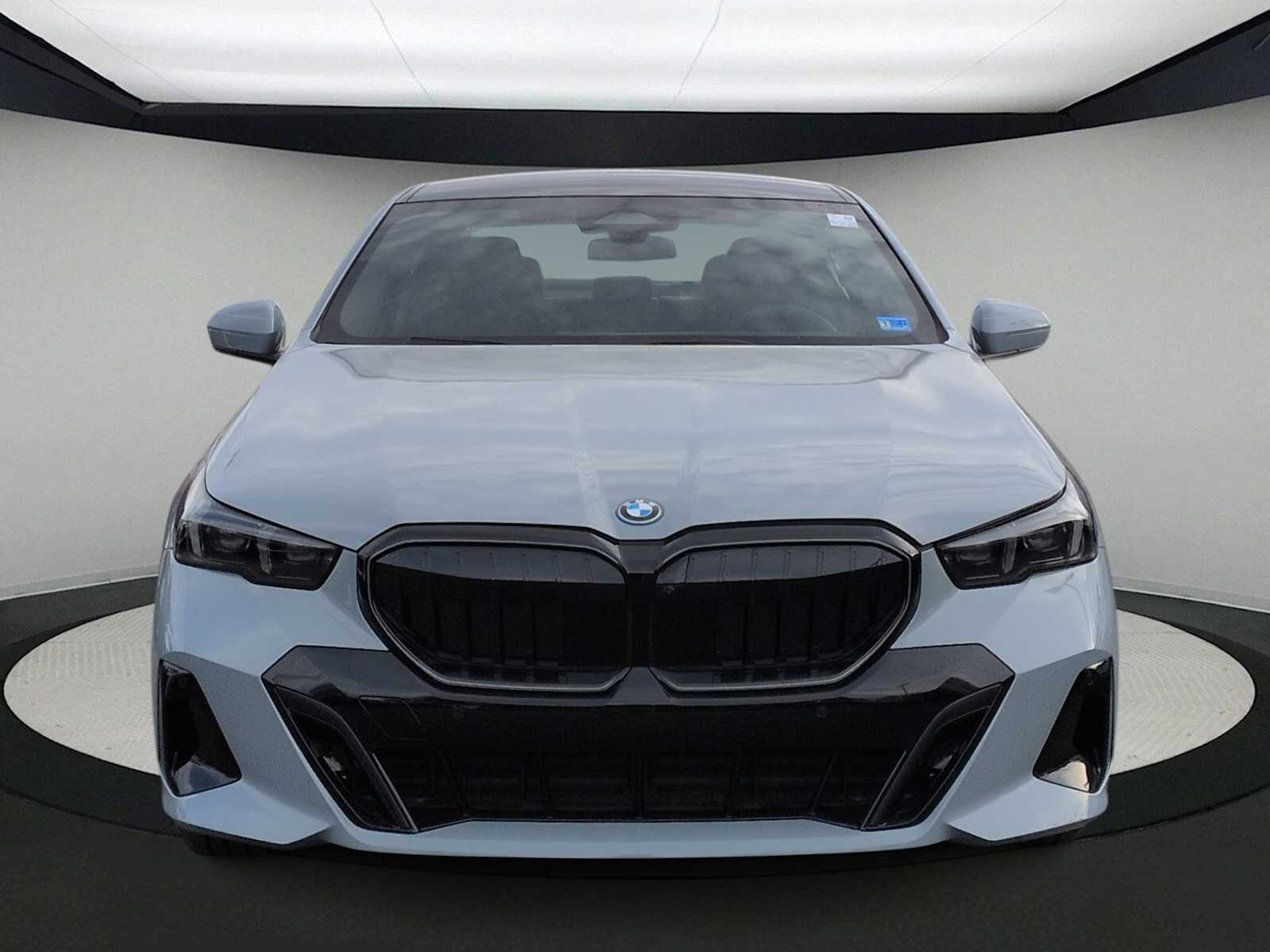 Thumbnail: 2026 BMW 5 Series - 3