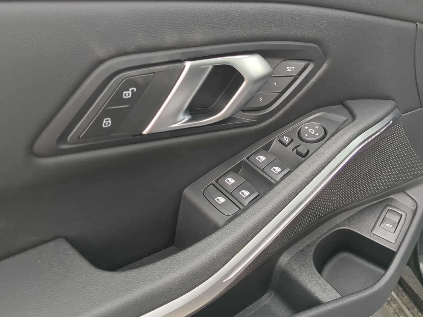 Thumbnail: 2025 BMW 3 Series - 18