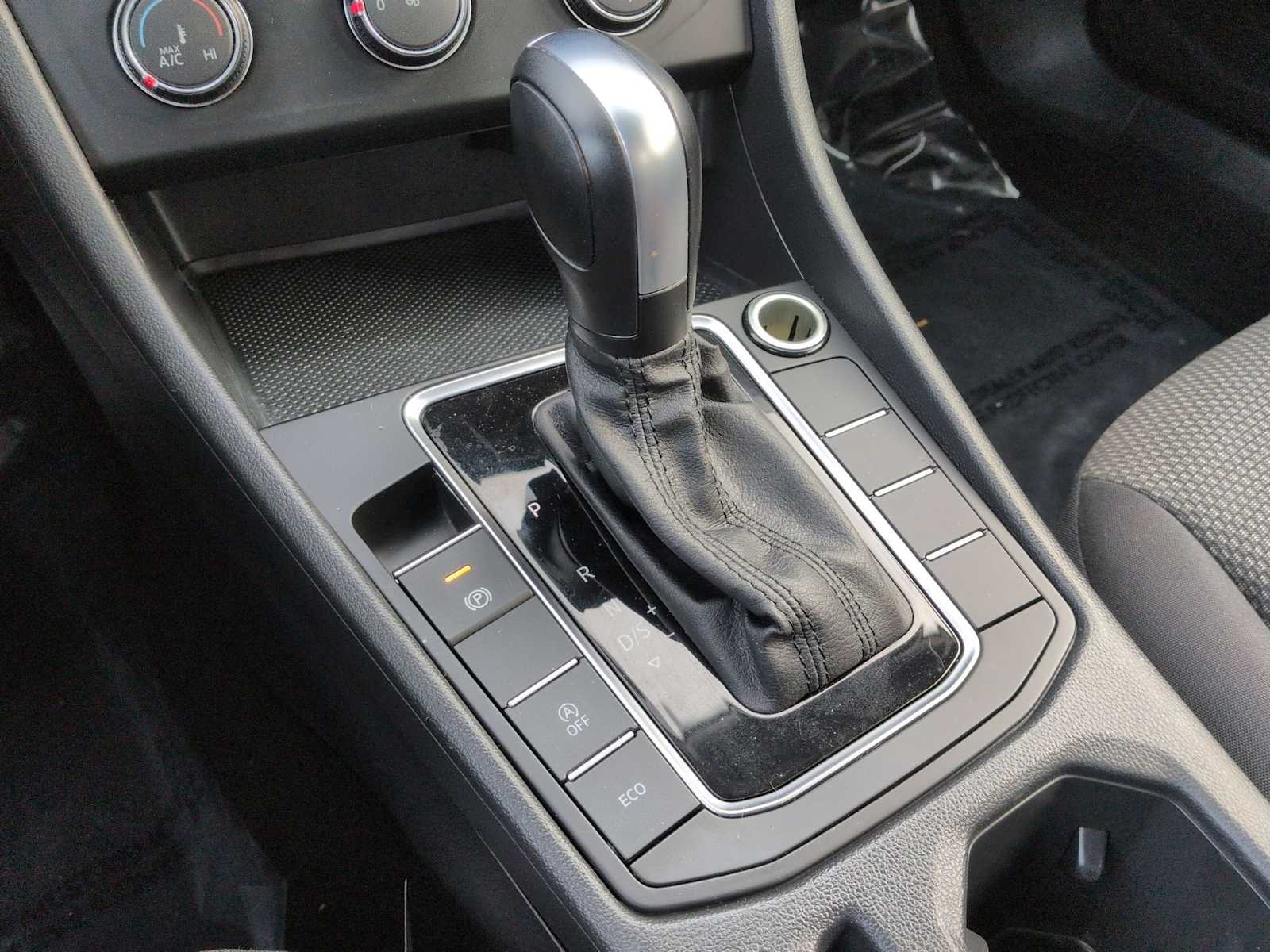 Thumbnail: 2019 Volkswagen Jetta - 31