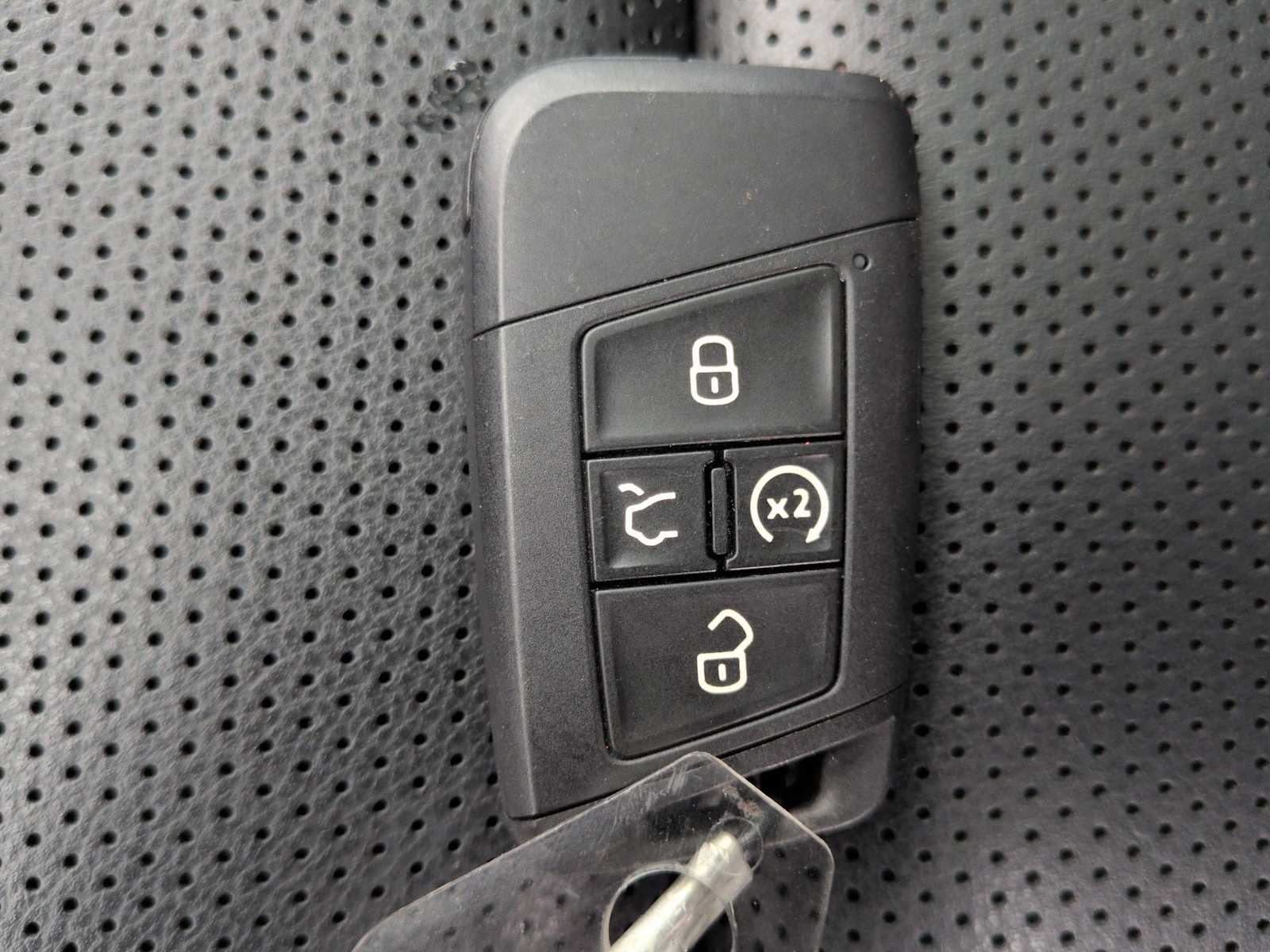 Thumbnail: 2021 Volkswagen Atlas - 38