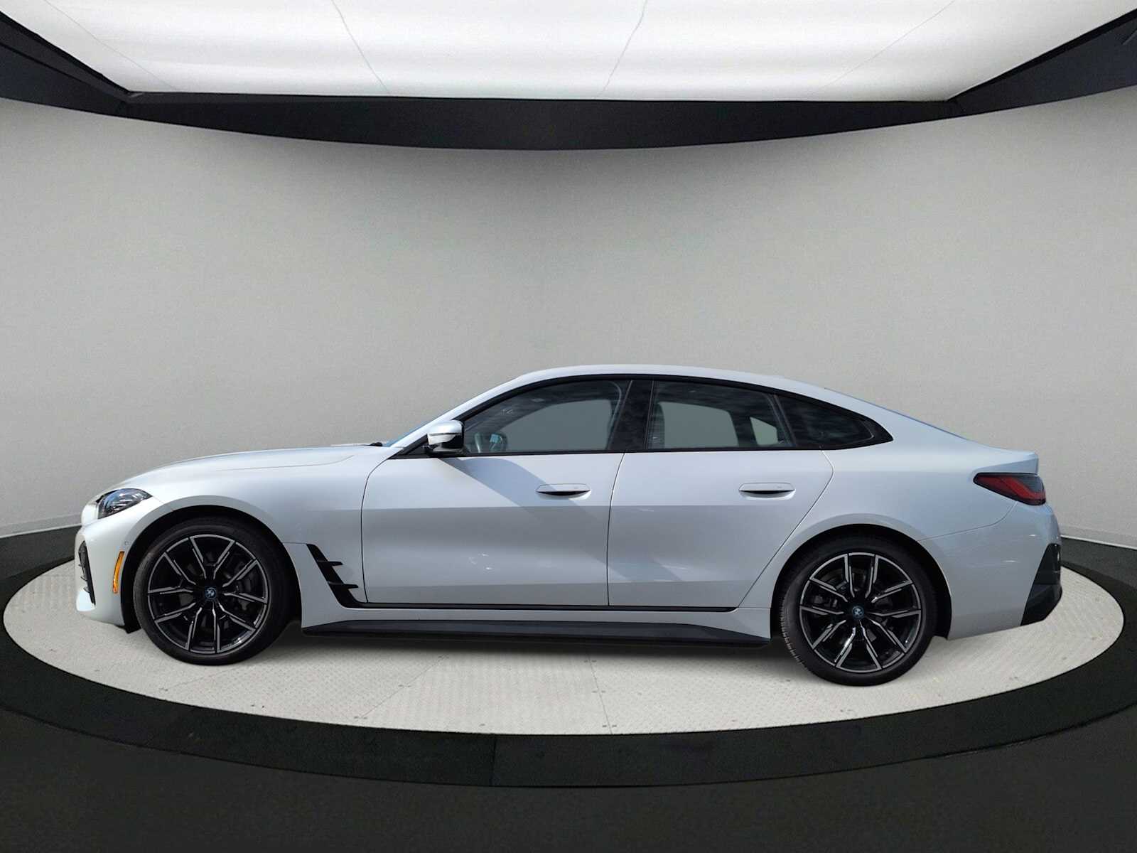 Thumbnail: 2022 BMW i4 - 5