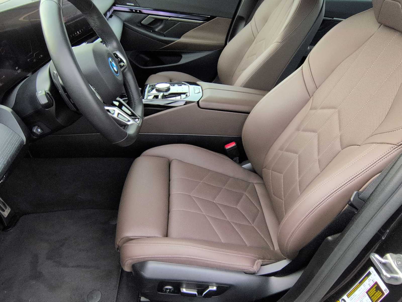 Thumbnail: 2025 BMW i5 - 16