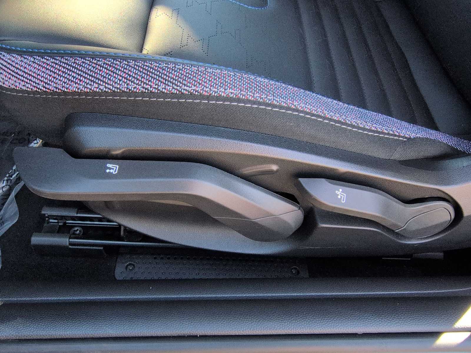 Thumbnail: 2025 MINI Cooper Hardtop - 18