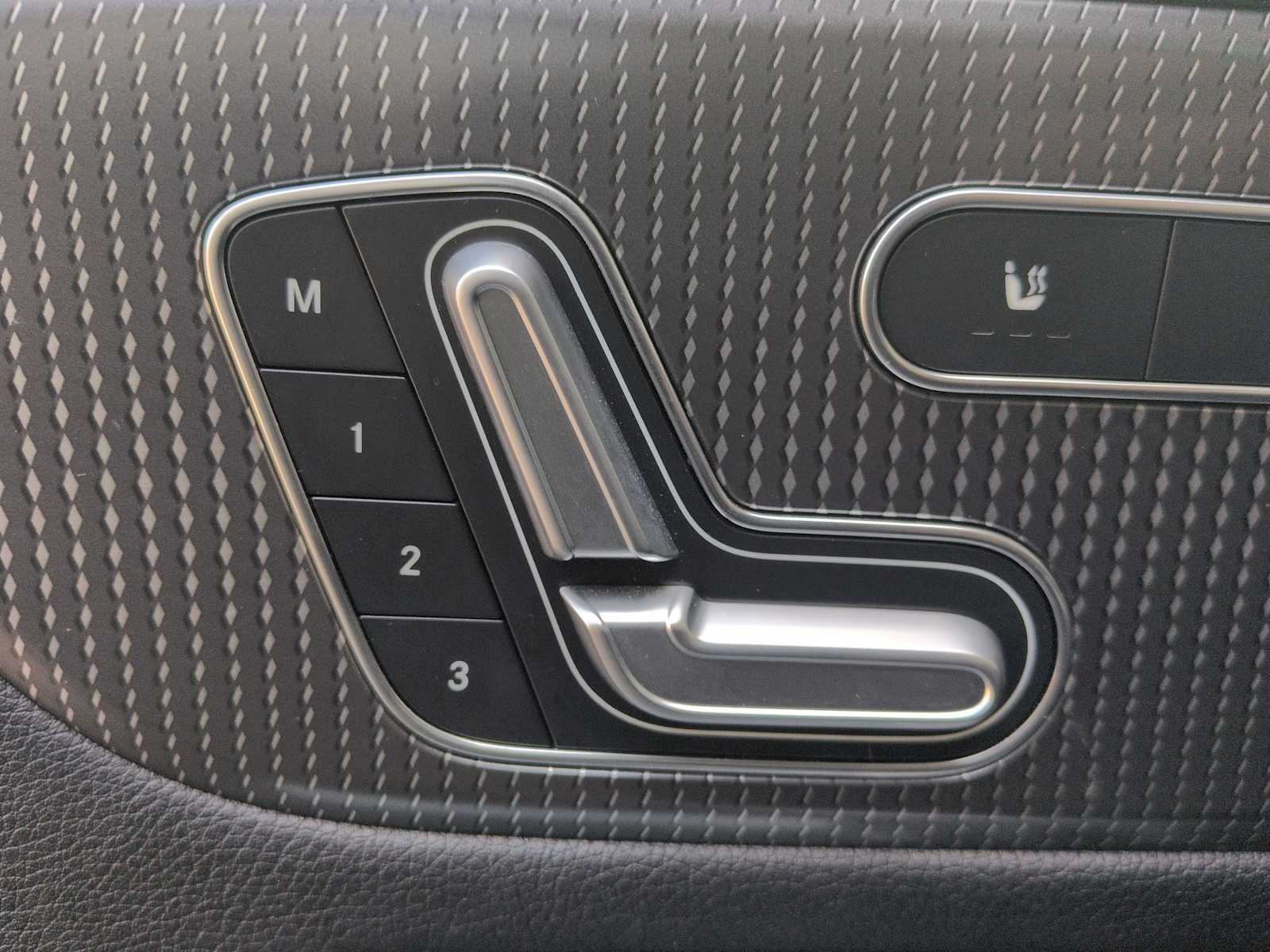 Thumbnail: 2020 Mercedes-Benz GLB - 18