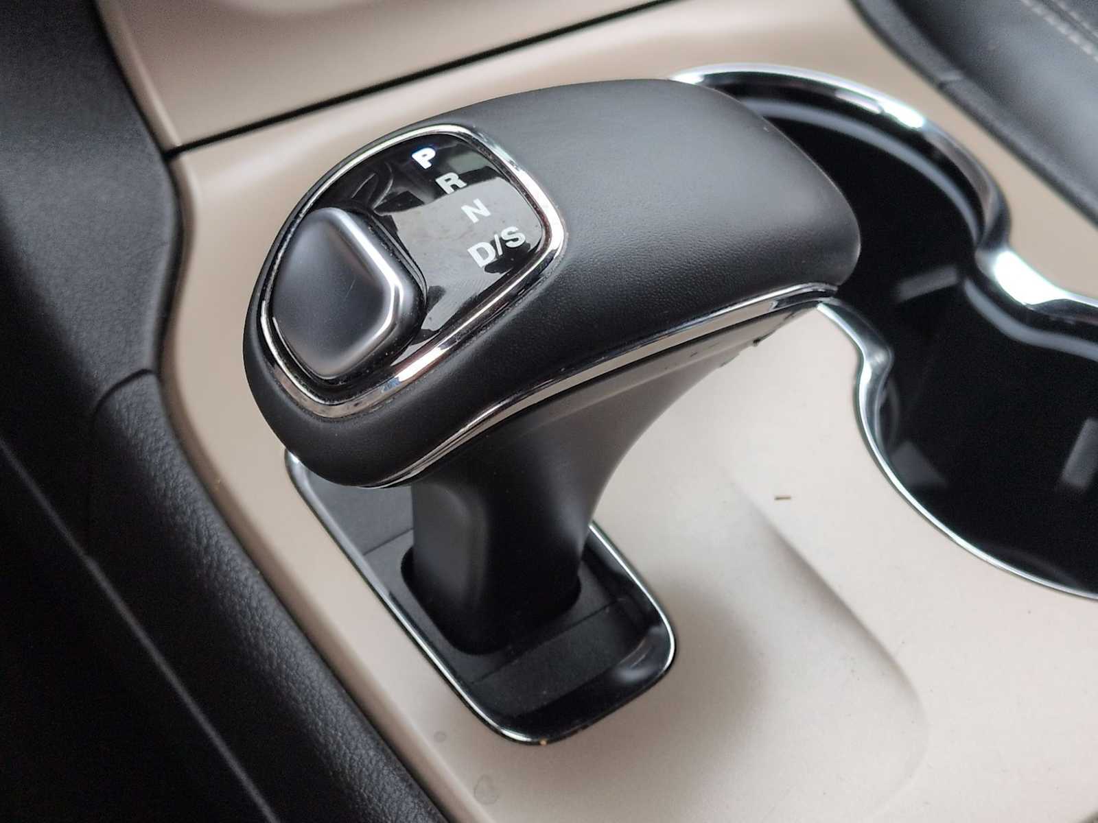 Thumbnail: 2015 Jeep Grand Cherokee - 34