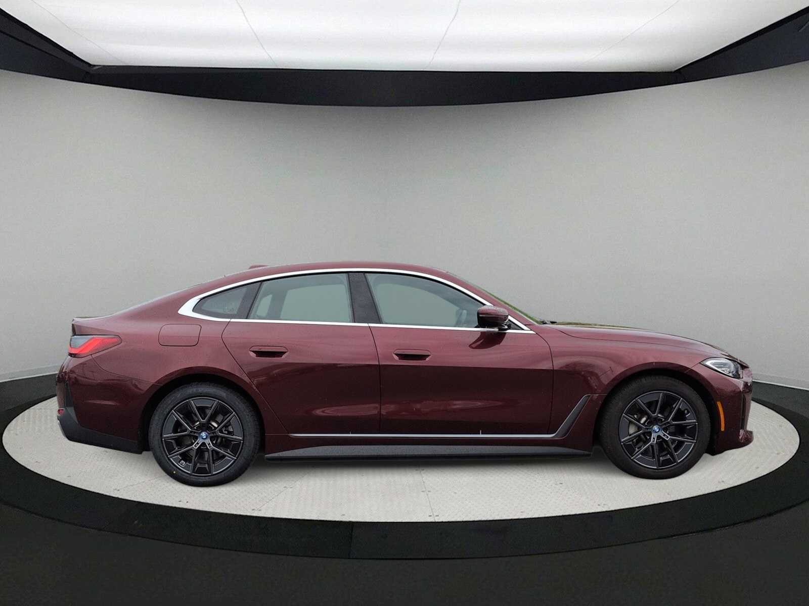 Thumbnail: 2023 BMW i4 - 9