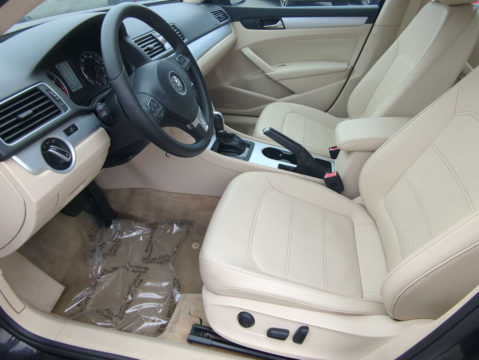 Thumbnail: 2013 Volkswagen Passat - 10