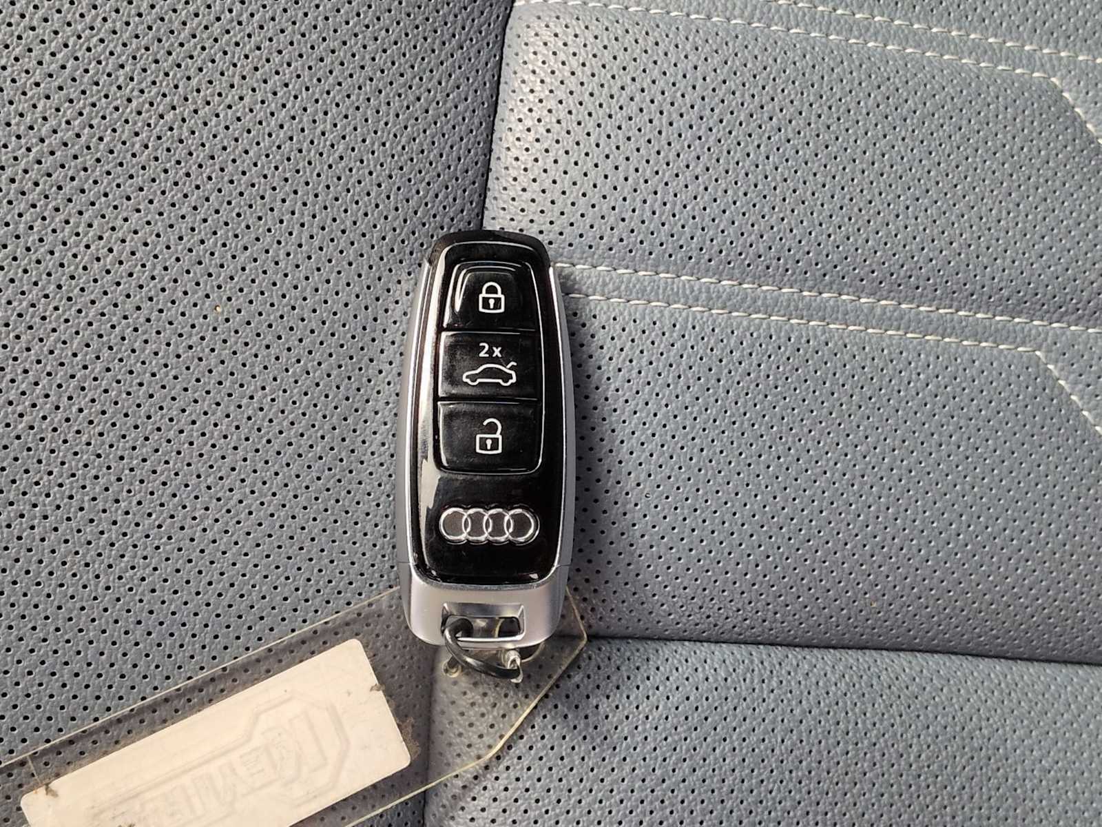 Thumbnail: 2023 Audi e-tron S - 36