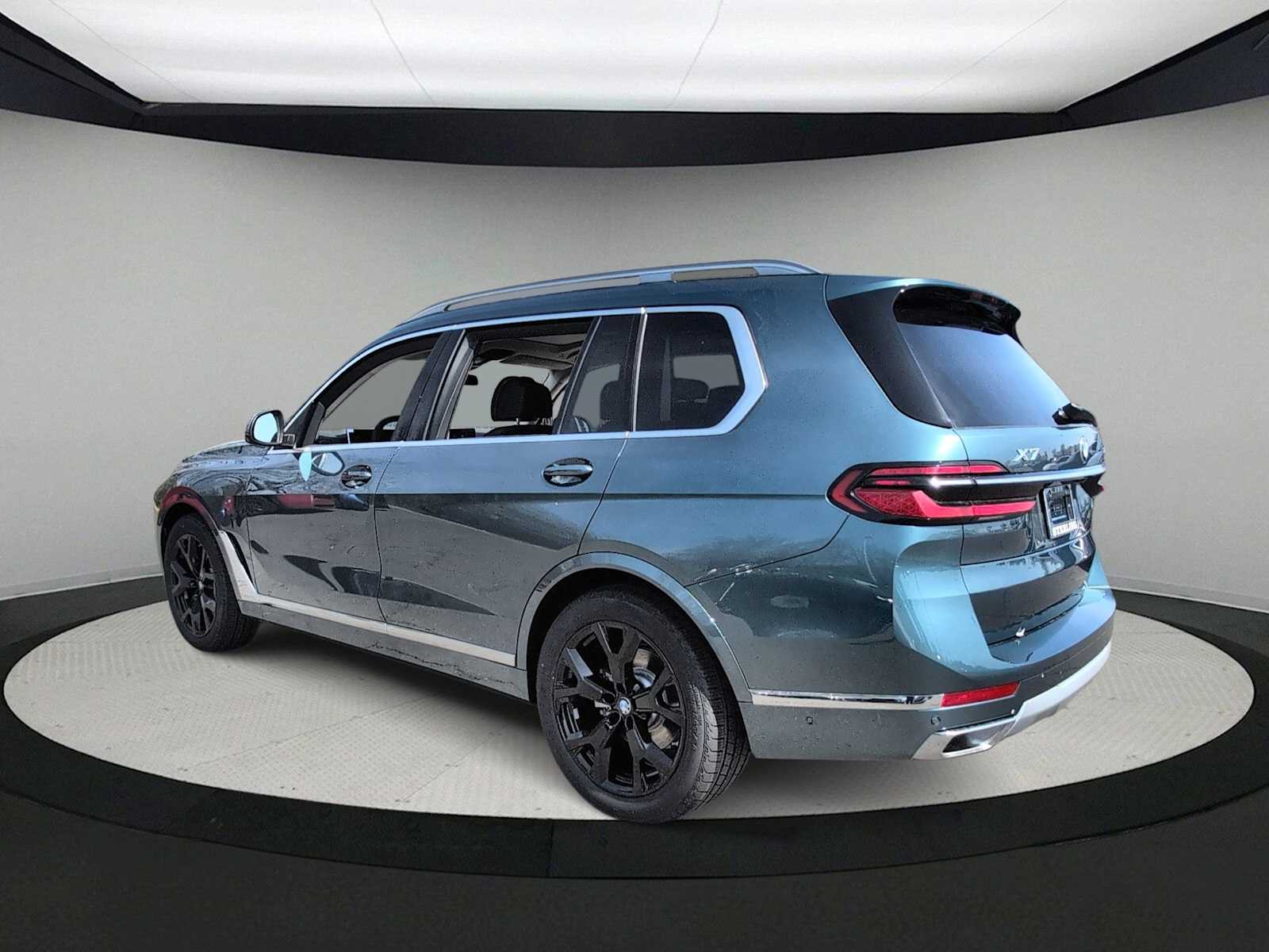 Thumbnail: 2026 BMW X7 - 6