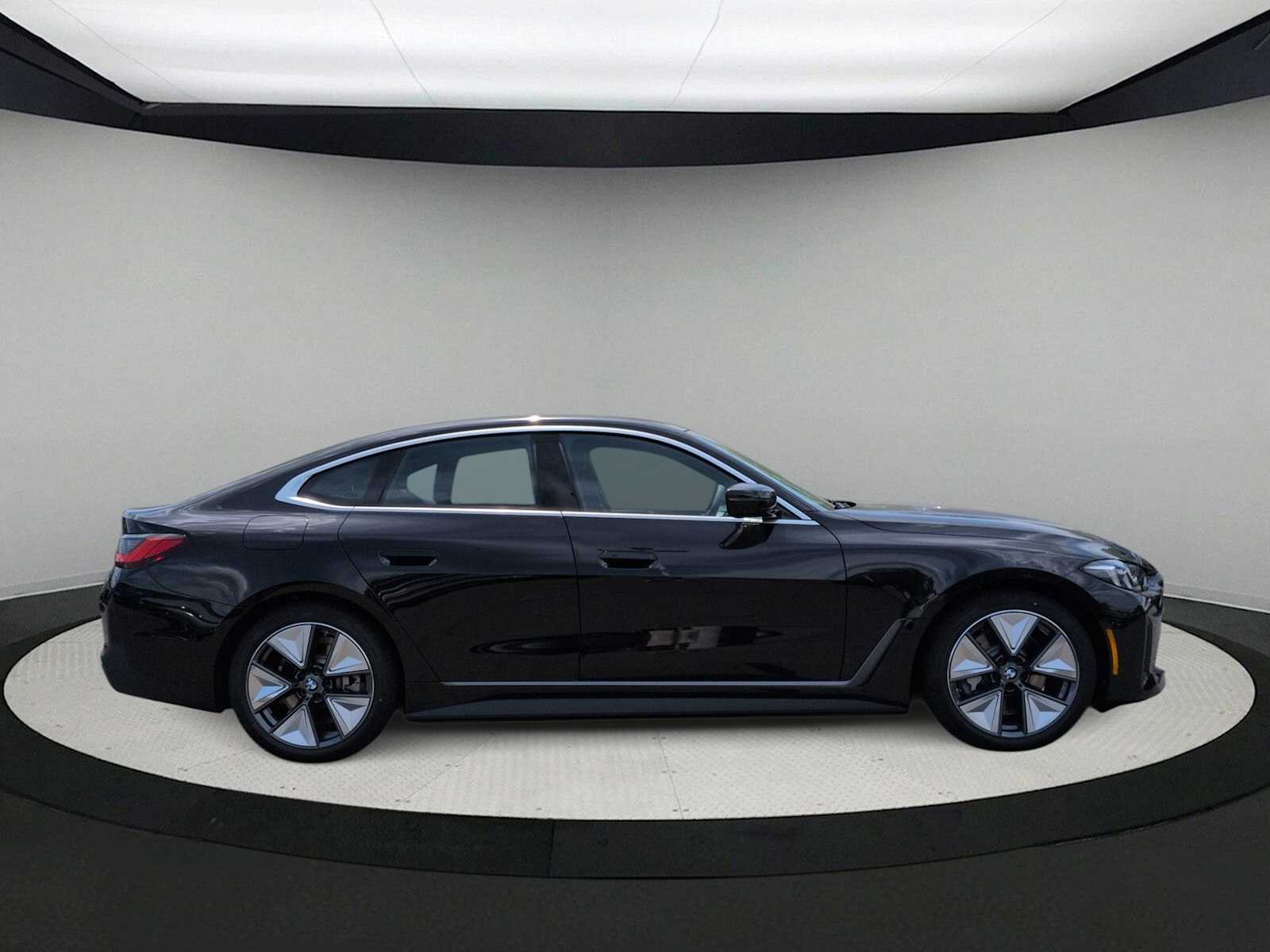 Thumbnail: 2026 BMW i4 - 9