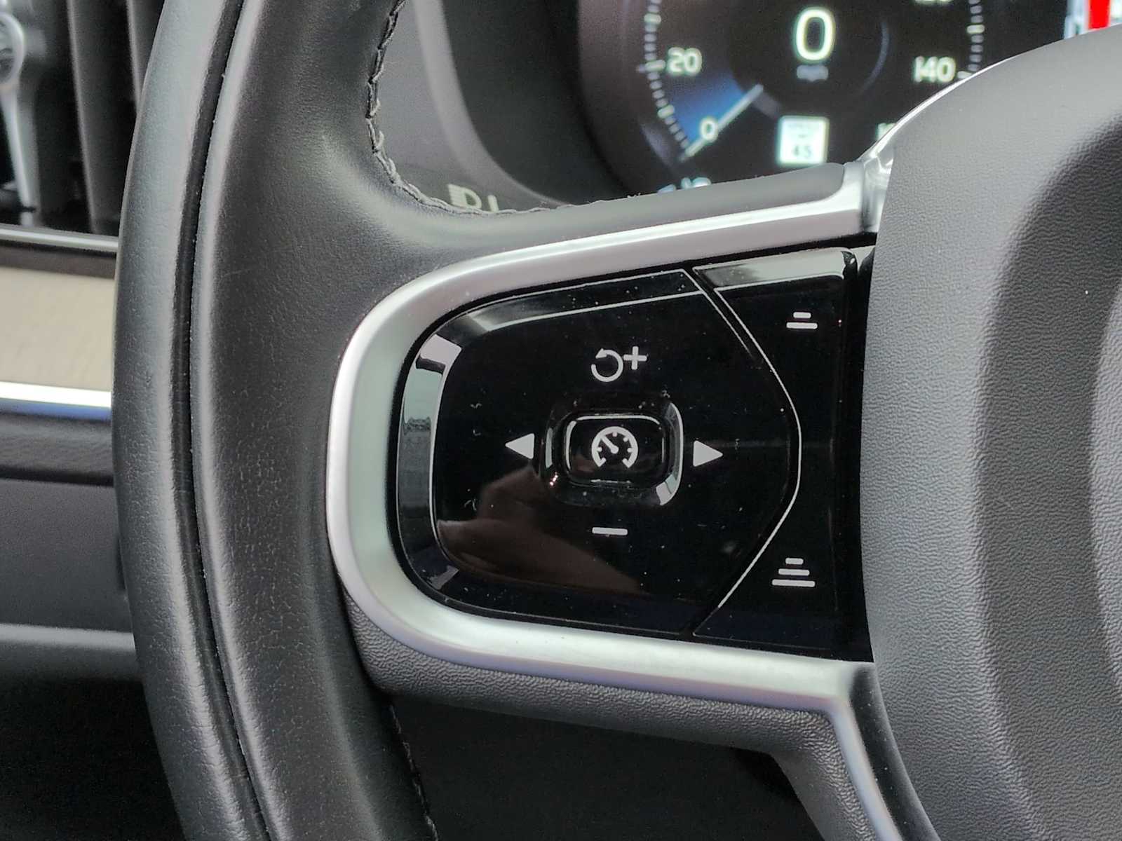 Thumbnail: 2021 Volvo XC60 - 25