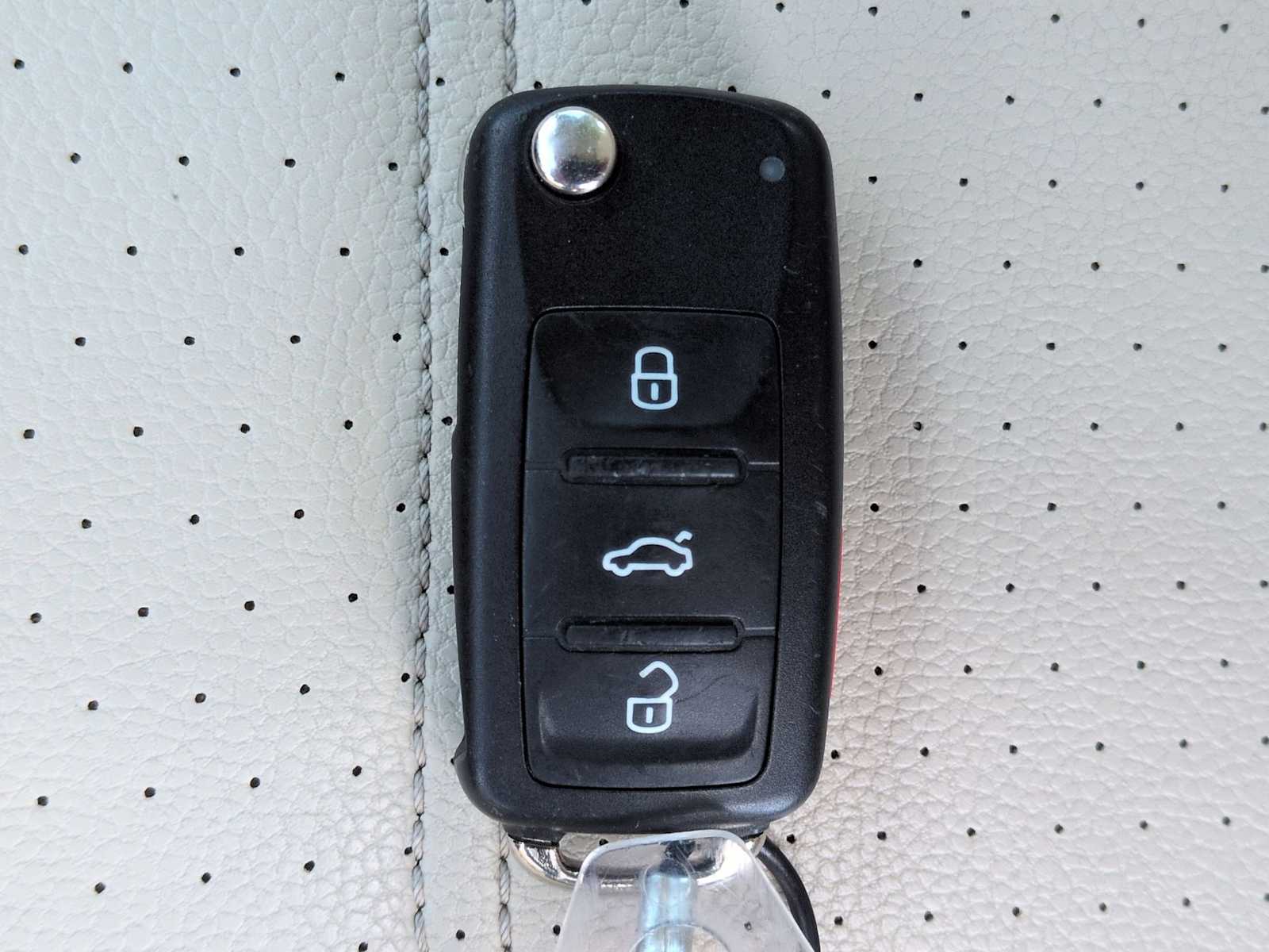 Thumbnail: 2018 Volkswagen Passat - 36