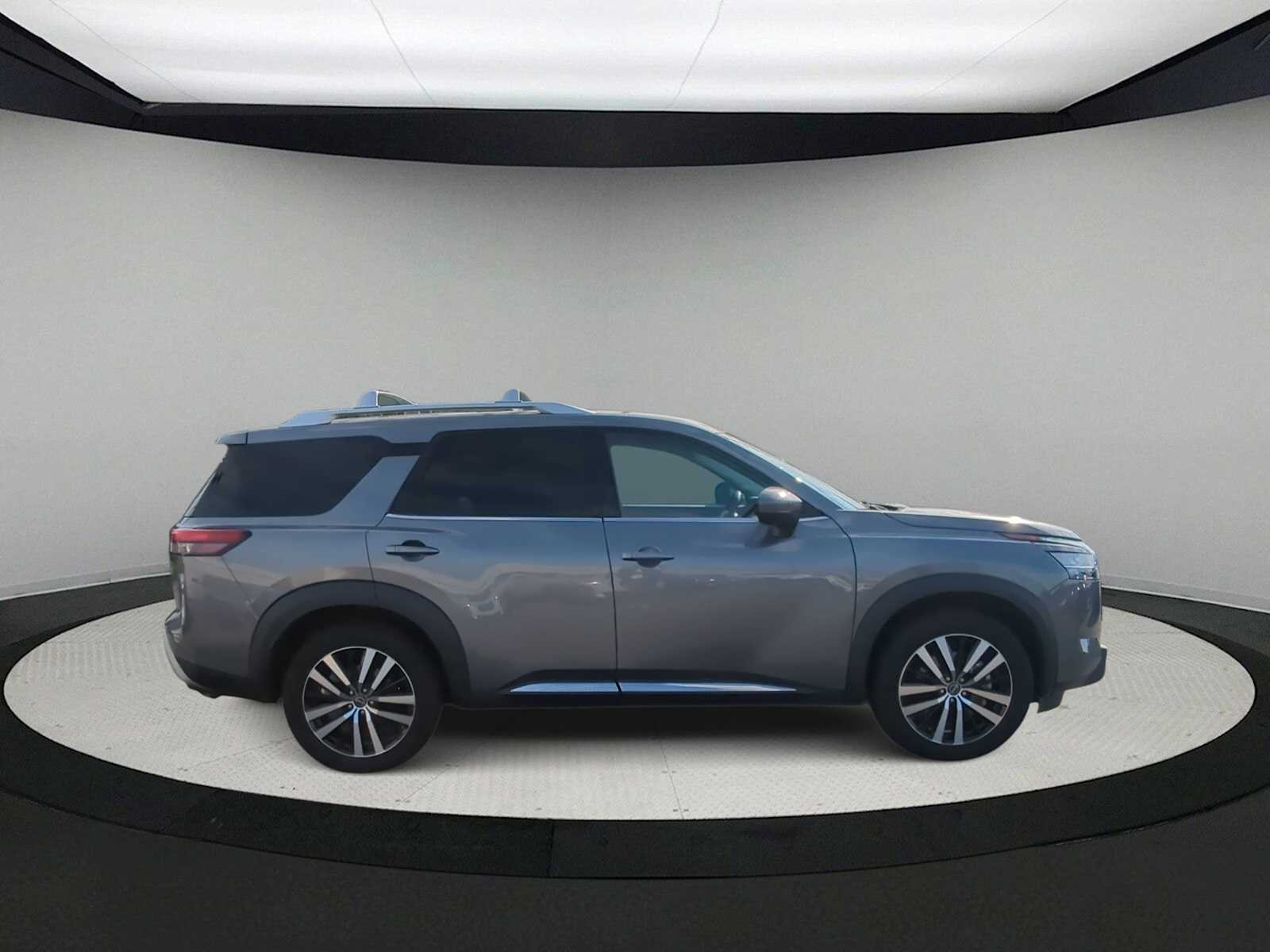 Thumbnail: 2023 Nissan Pathfinder - 9