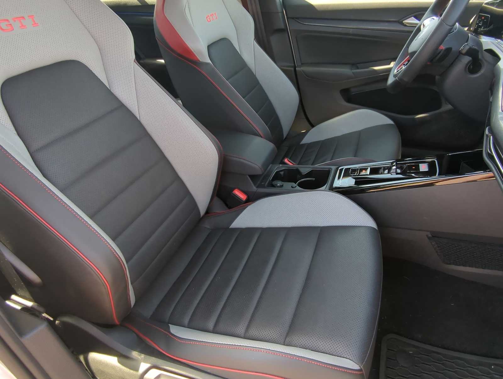 Thumbnail: 2024 Volkswagen Golf - 23