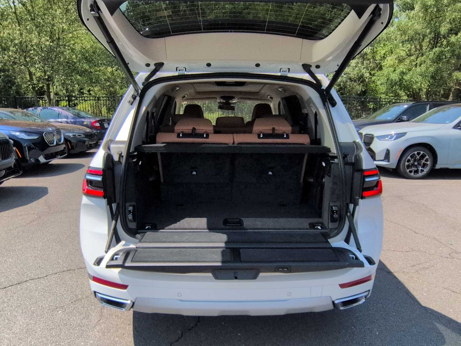 Thumbnail: 2027 BMW X7 - 36