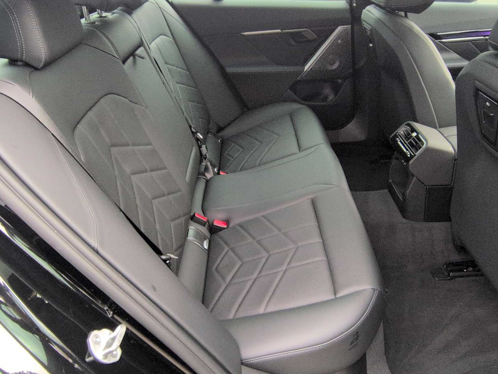 Thumbnail: 2025 BMW i5 - 21