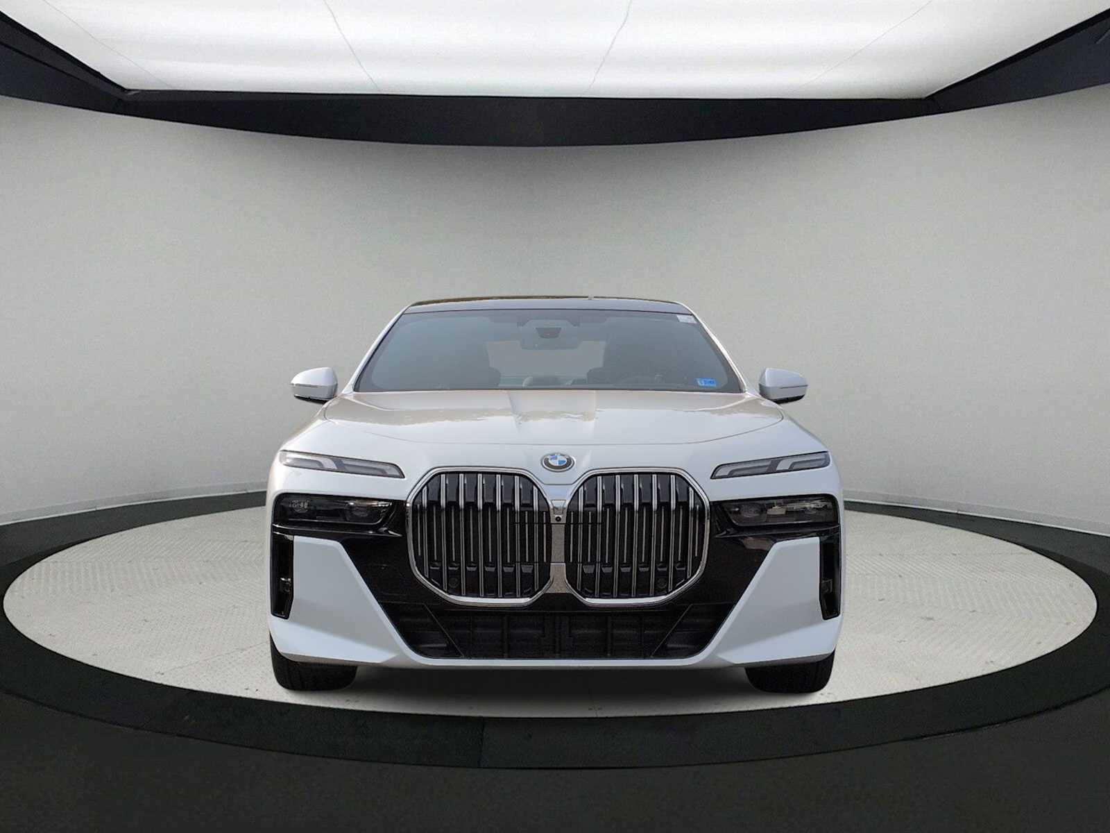Thumbnail: 2026 BMW 7 Series - 3