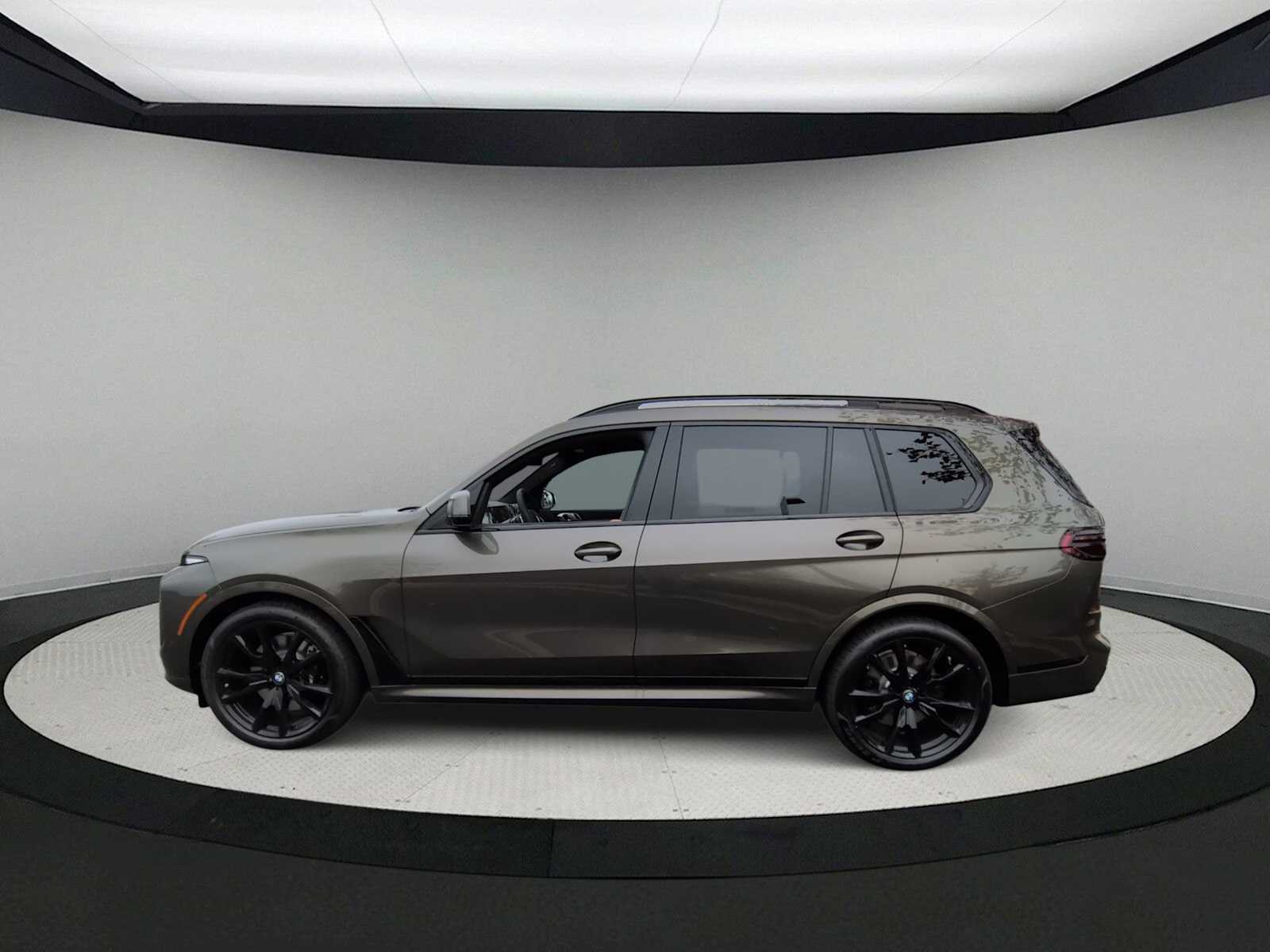 Thumbnail: 2026 BMW X7 - 5