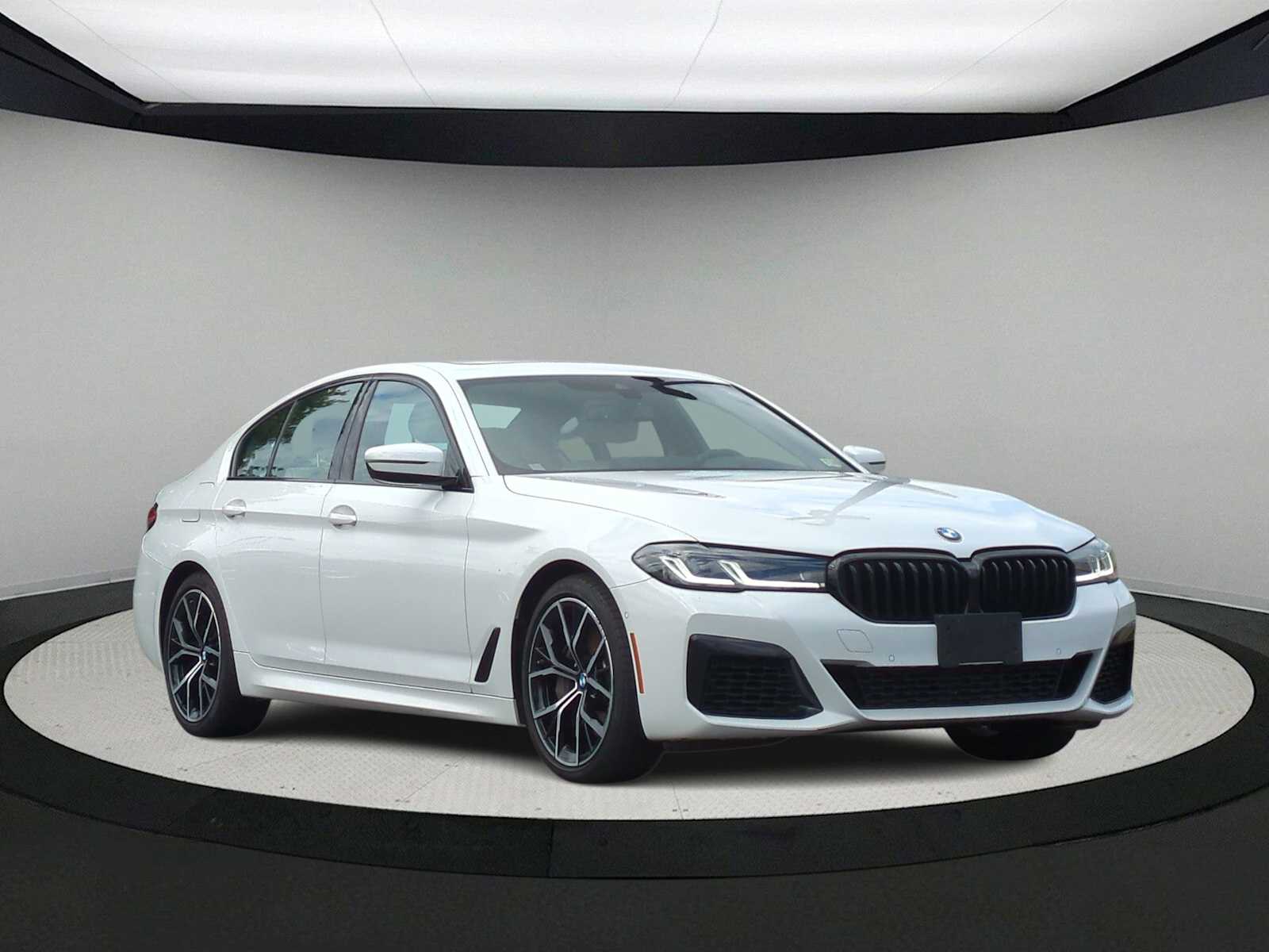 Thumbnail: 2022 BMW 5 Series - 2