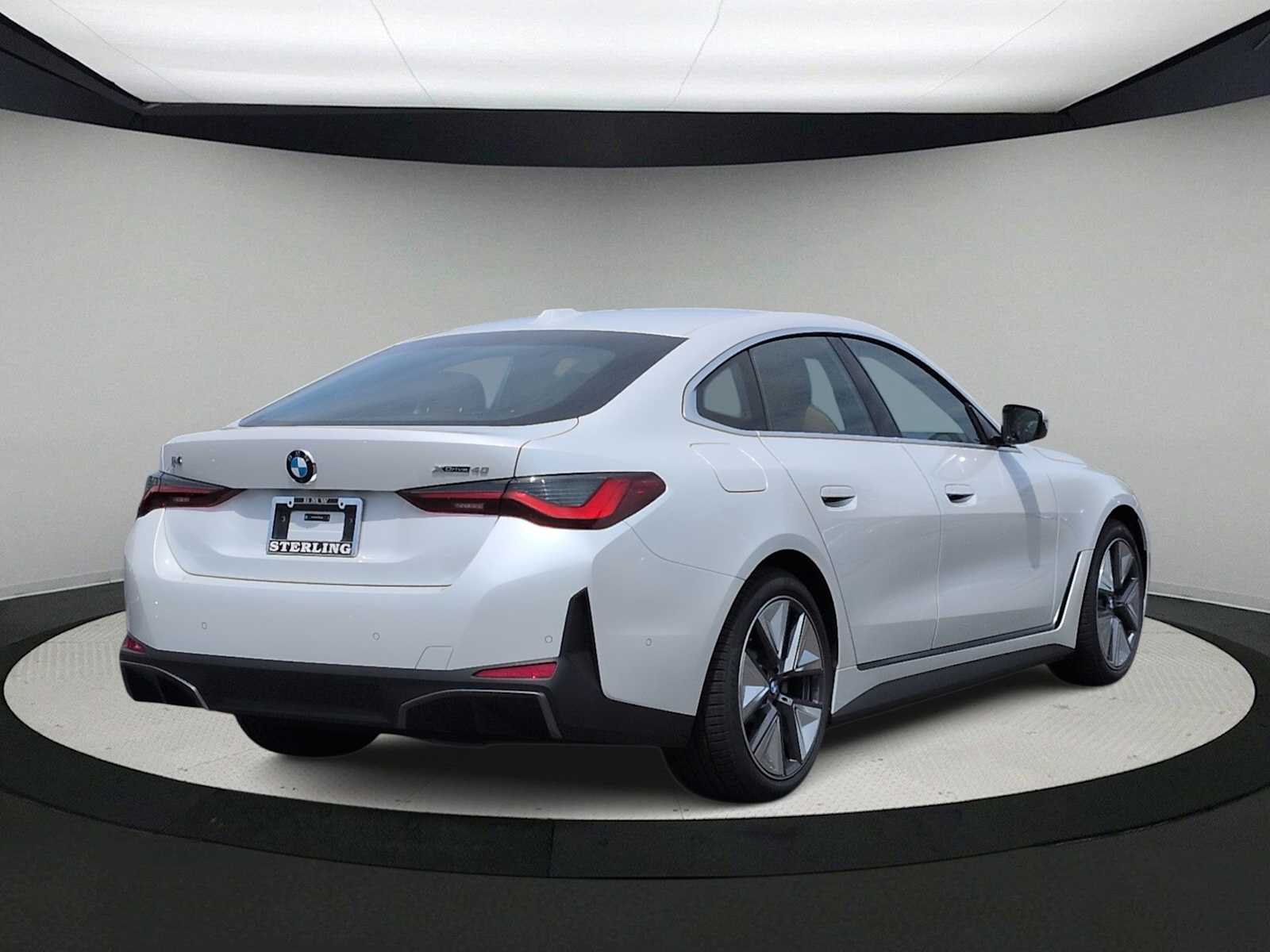 Thumbnail: 2026 BMW i4 - 8
