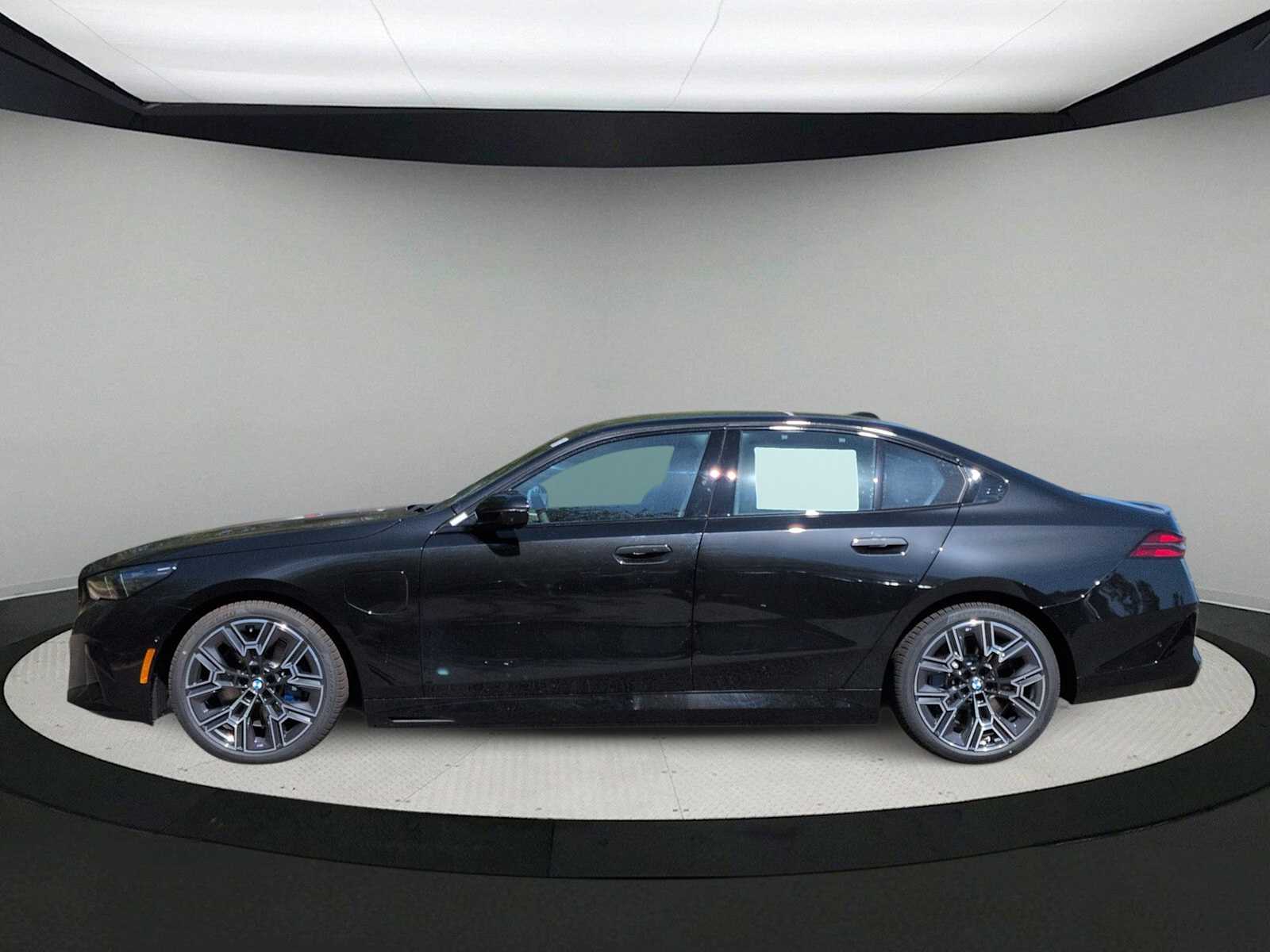 Thumbnail: 2027 BMW 5 Series - 5