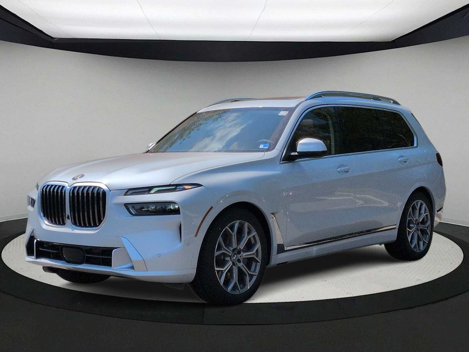 Thumbnail: 2027 BMW X7 - 4
