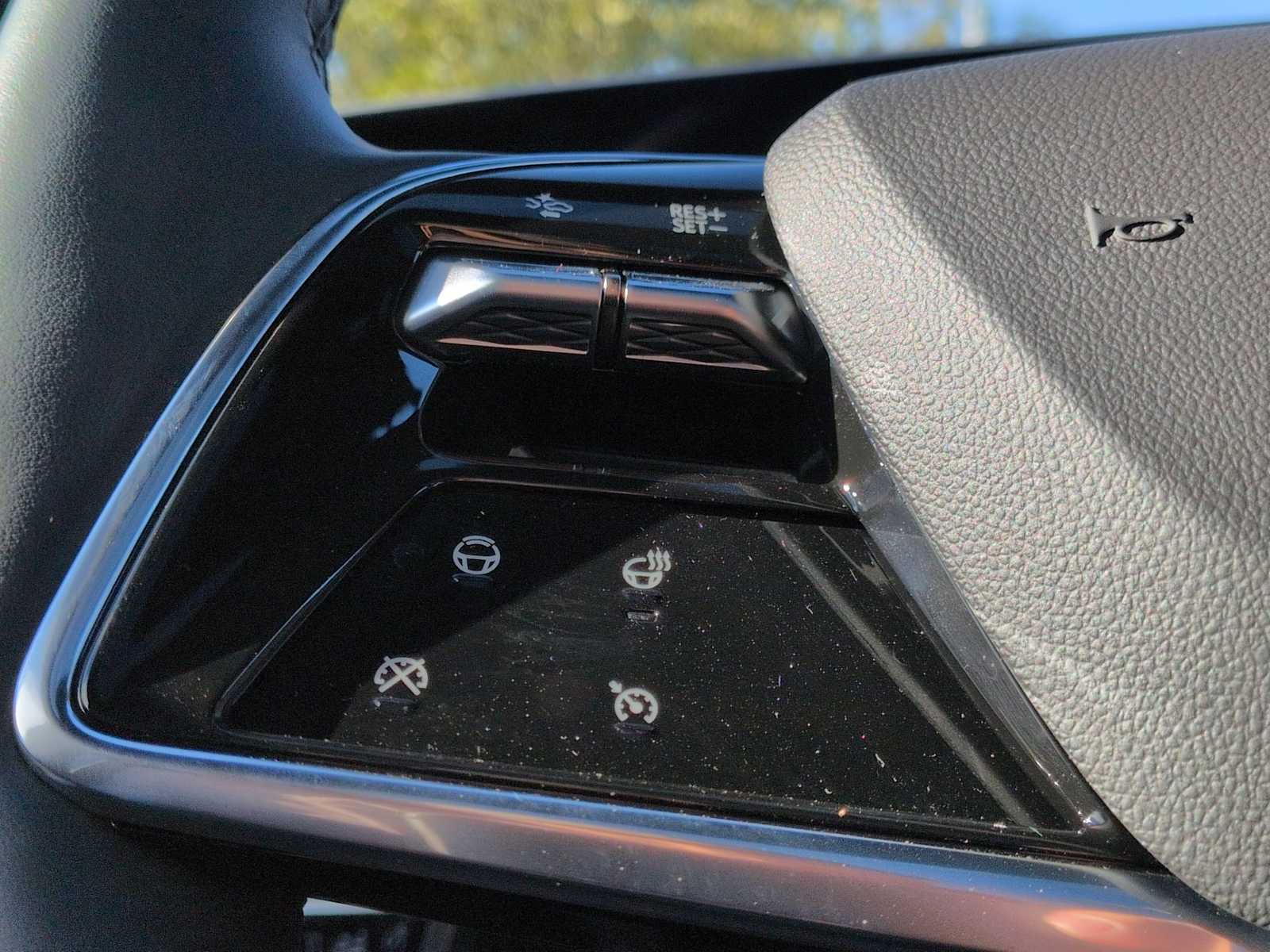 Thumbnail: 2024 Cadillac Lyriq - 26