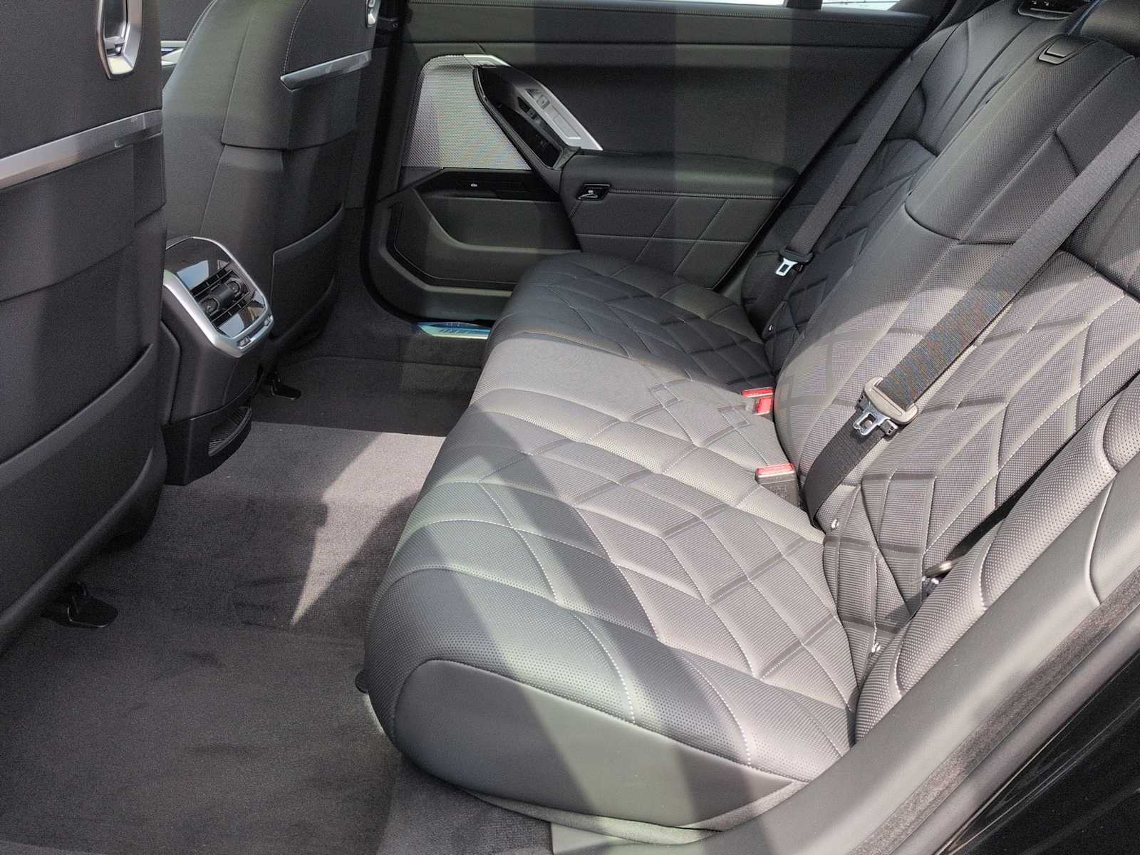 Thumbnail: 2026 BMW i7 - 21